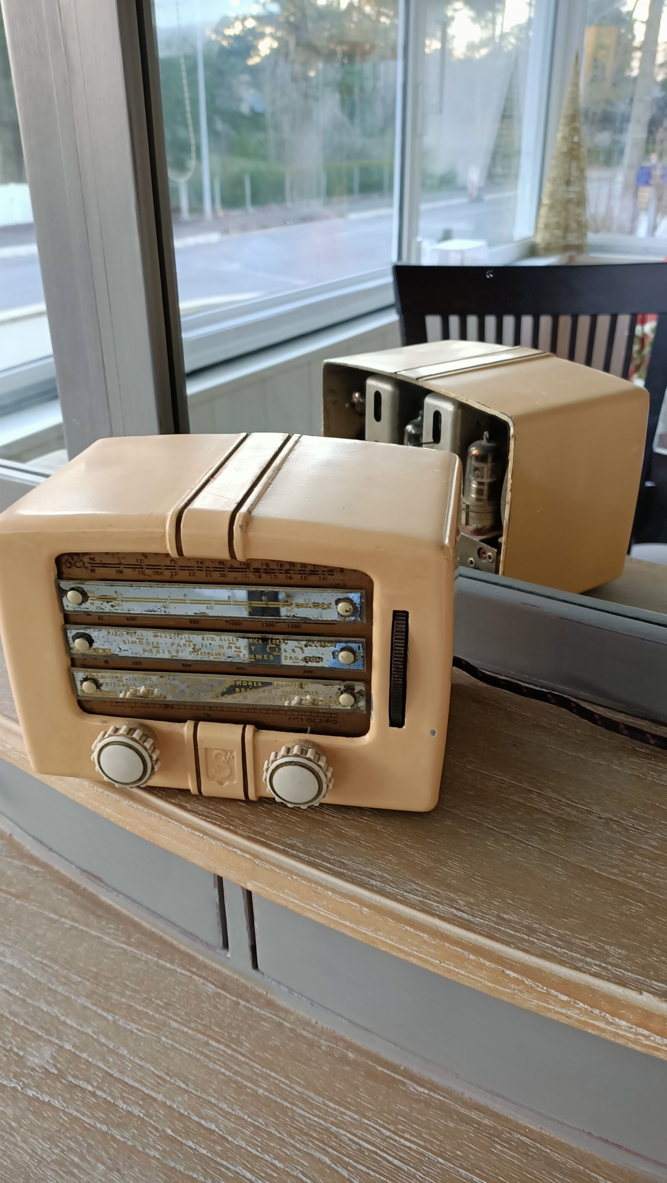 Vintage lamp radio