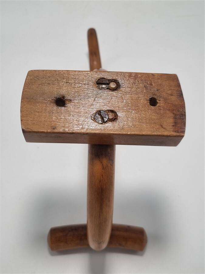 Curved wooden coat hook