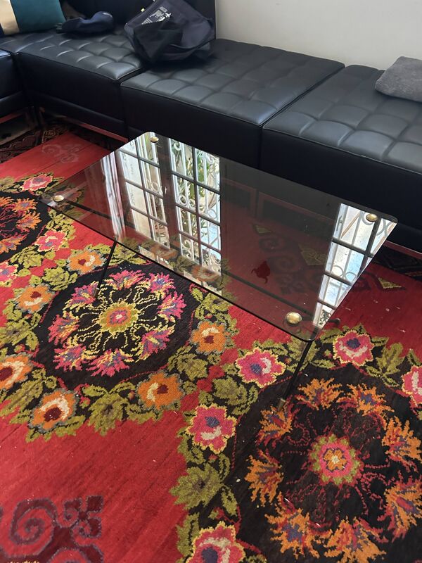 Table basse en verre fumé