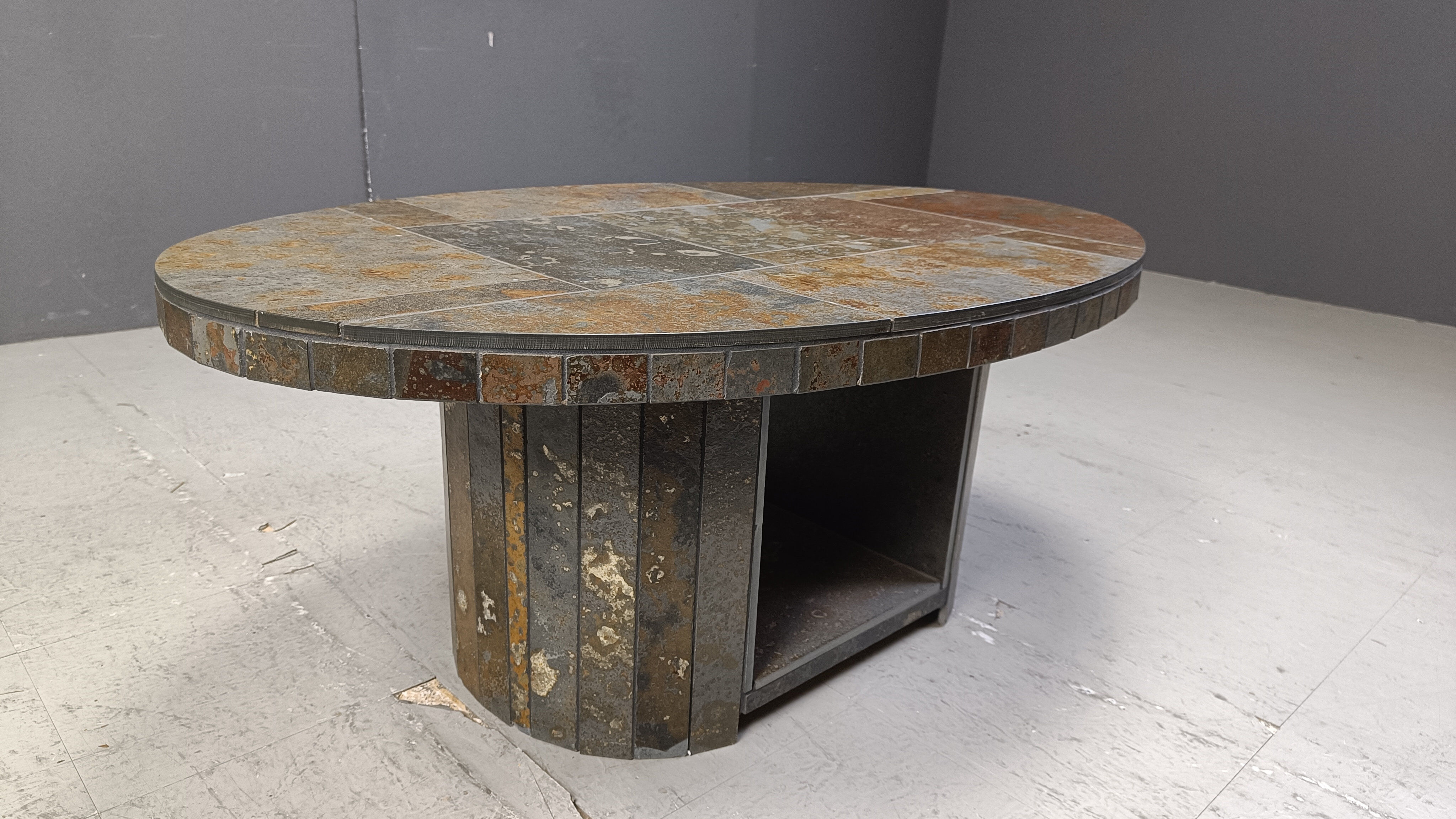 Table basse brutaliste ovale vintage, années 1970