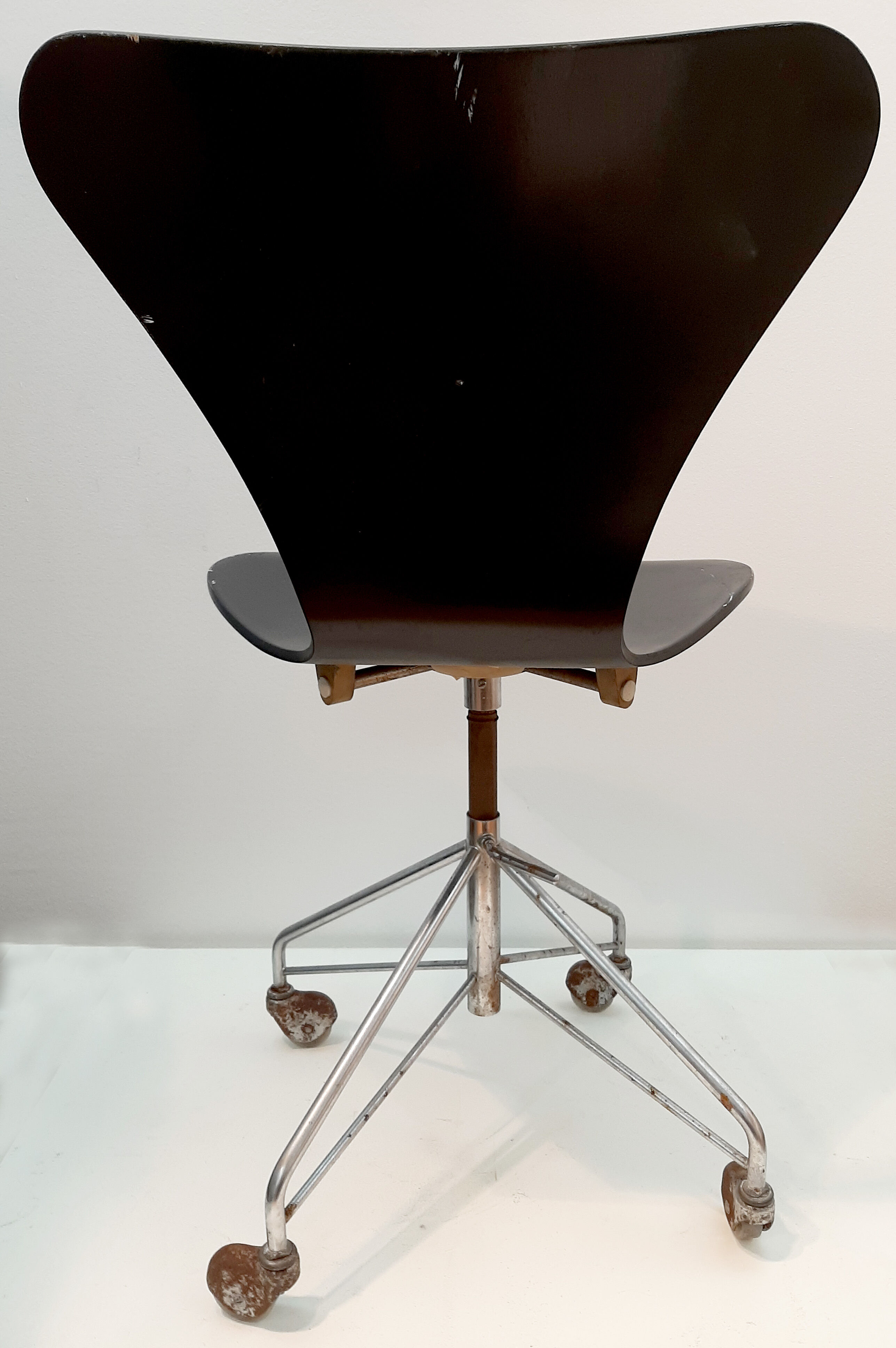 Arne Jacobsen's Seven Swivel Desk Chaide