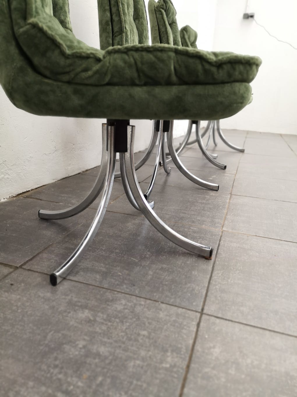 4 vintage chrome foot chairs