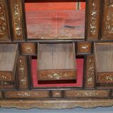 19th-century Chinese cabinet inlaid with mother-of-pearl