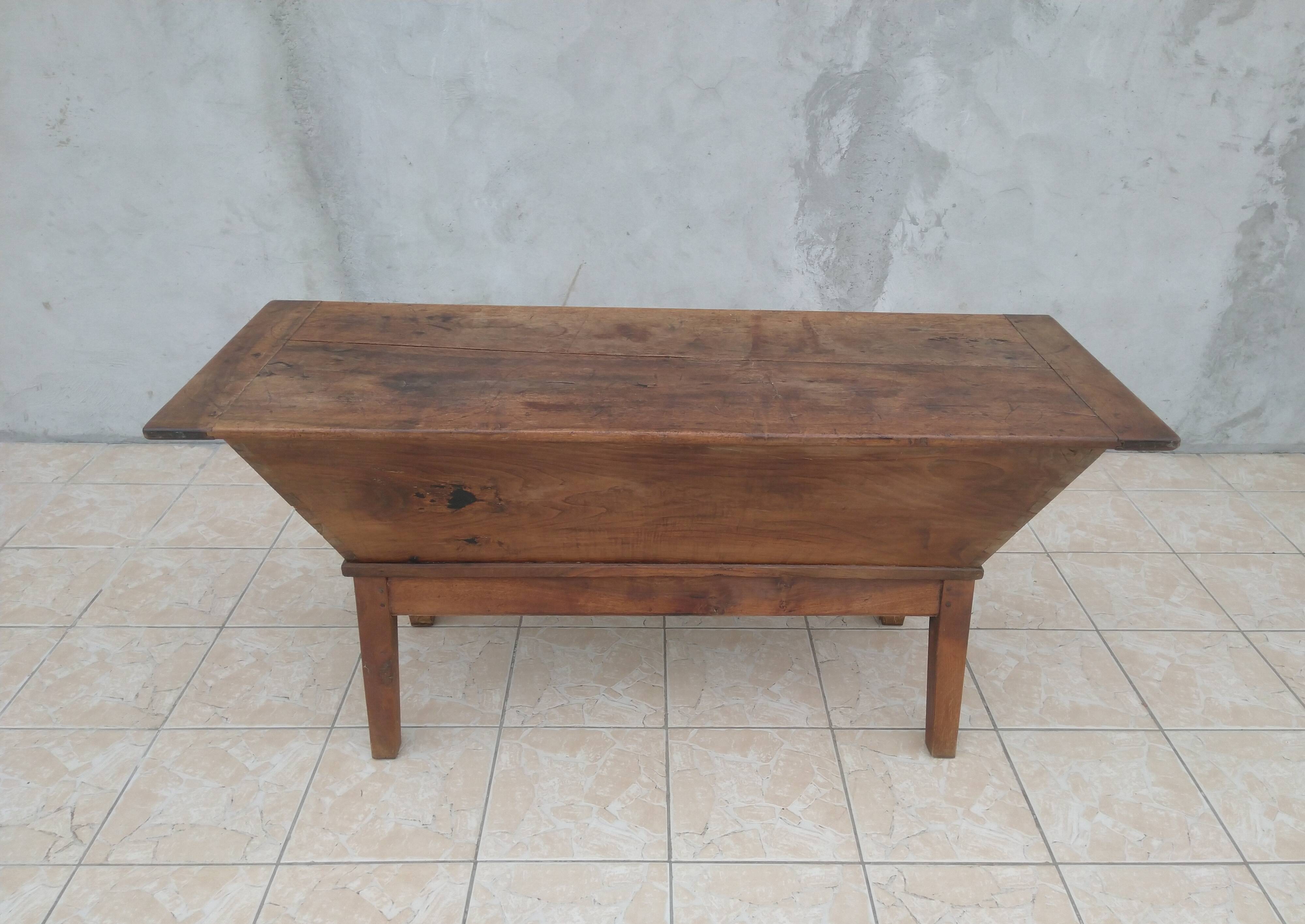 Kneading in walnut and oak 19th