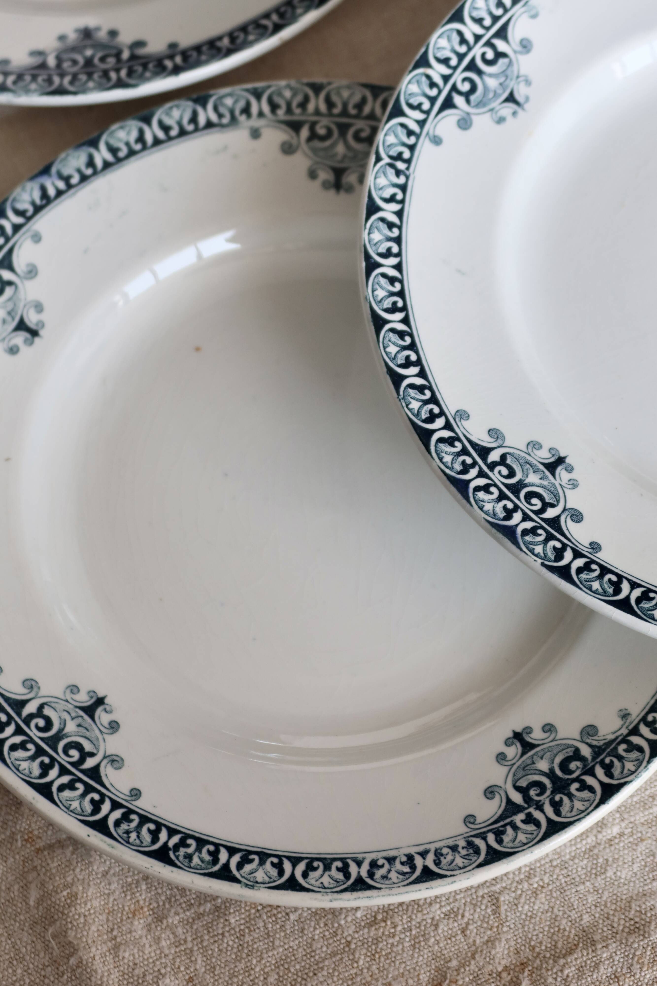 6 vintage ironstone flat plates – Adrianople series