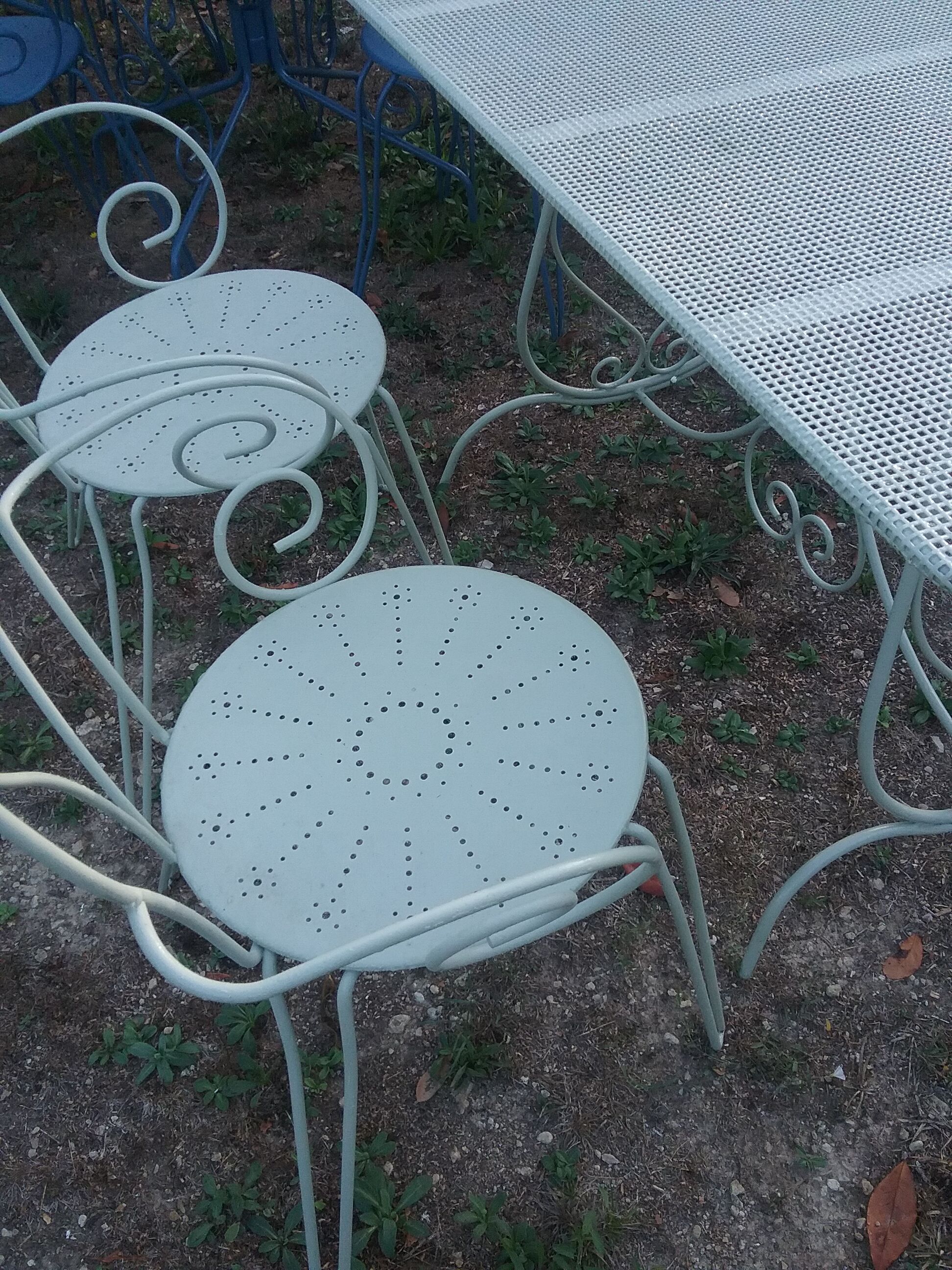 Salon de jardin en fer forgé vert