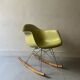 Fauteuil rocking chair design Eames Plastic Armchair RE RAR, edition Vitra