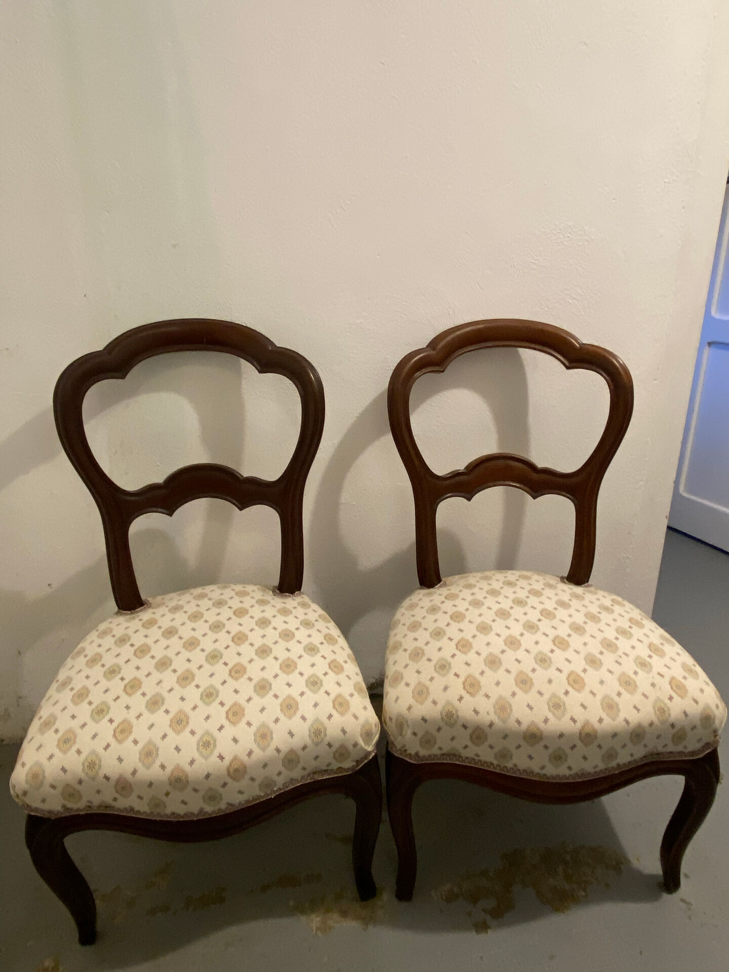 Paire de fauteuils cabriolet style Louis XV