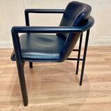 Design armchair in leather and metal.