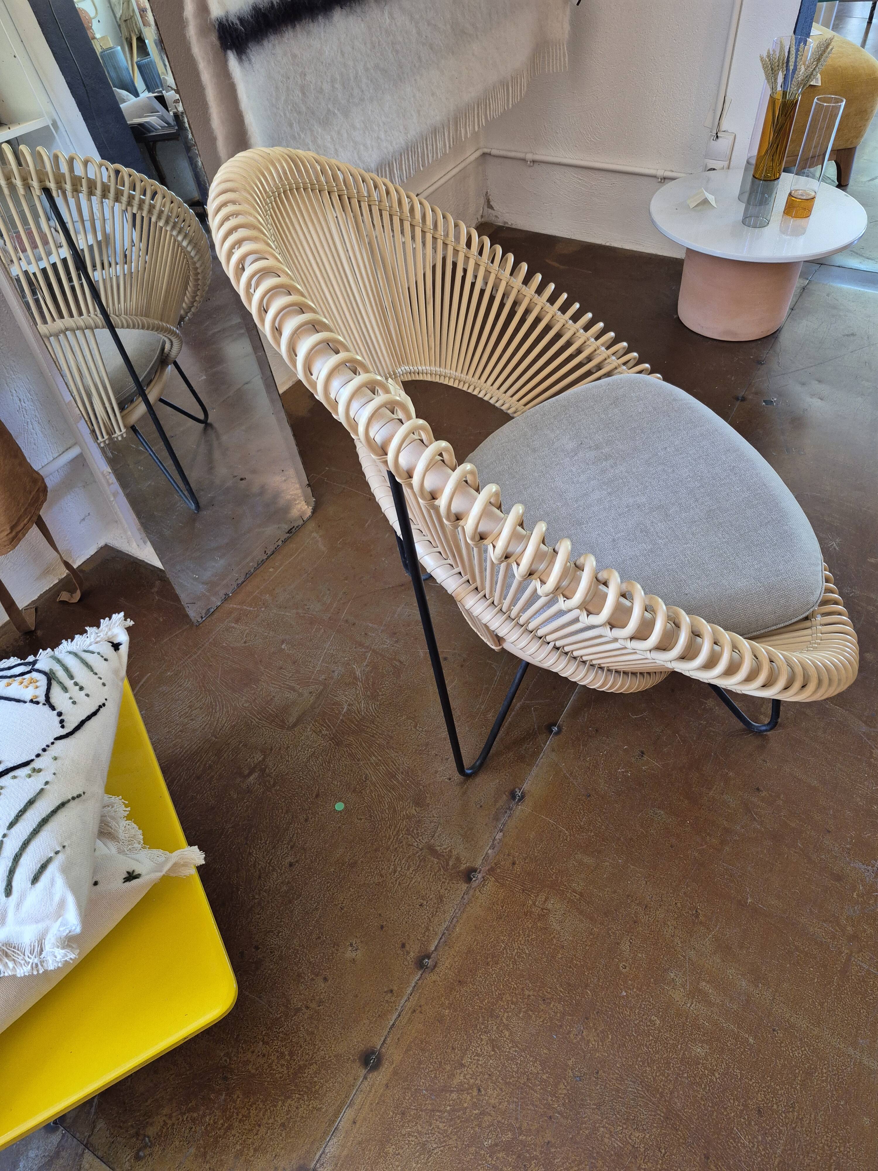 fauteuil en rotin et coussin d'assise