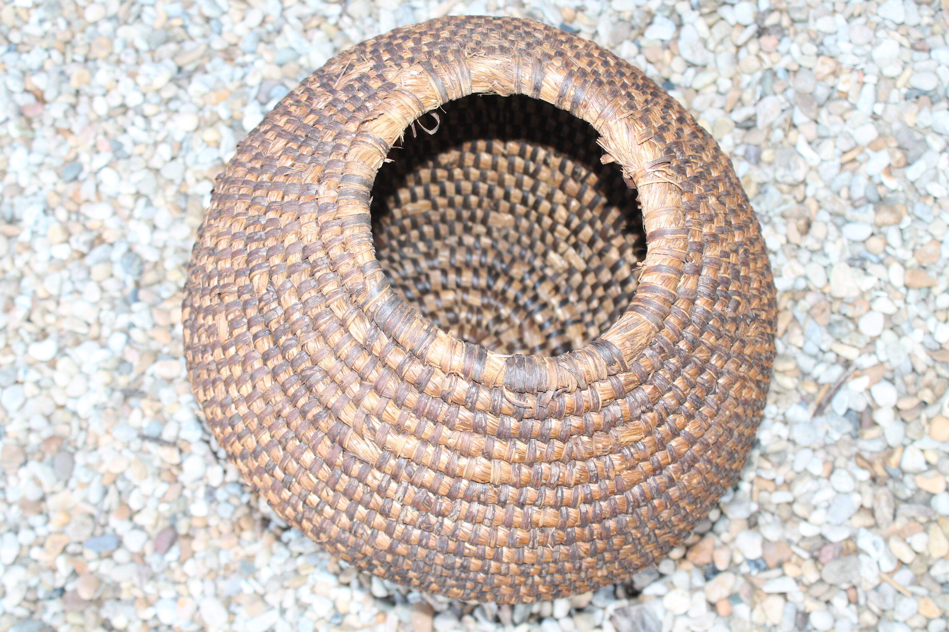 Charentaise woven straw pan