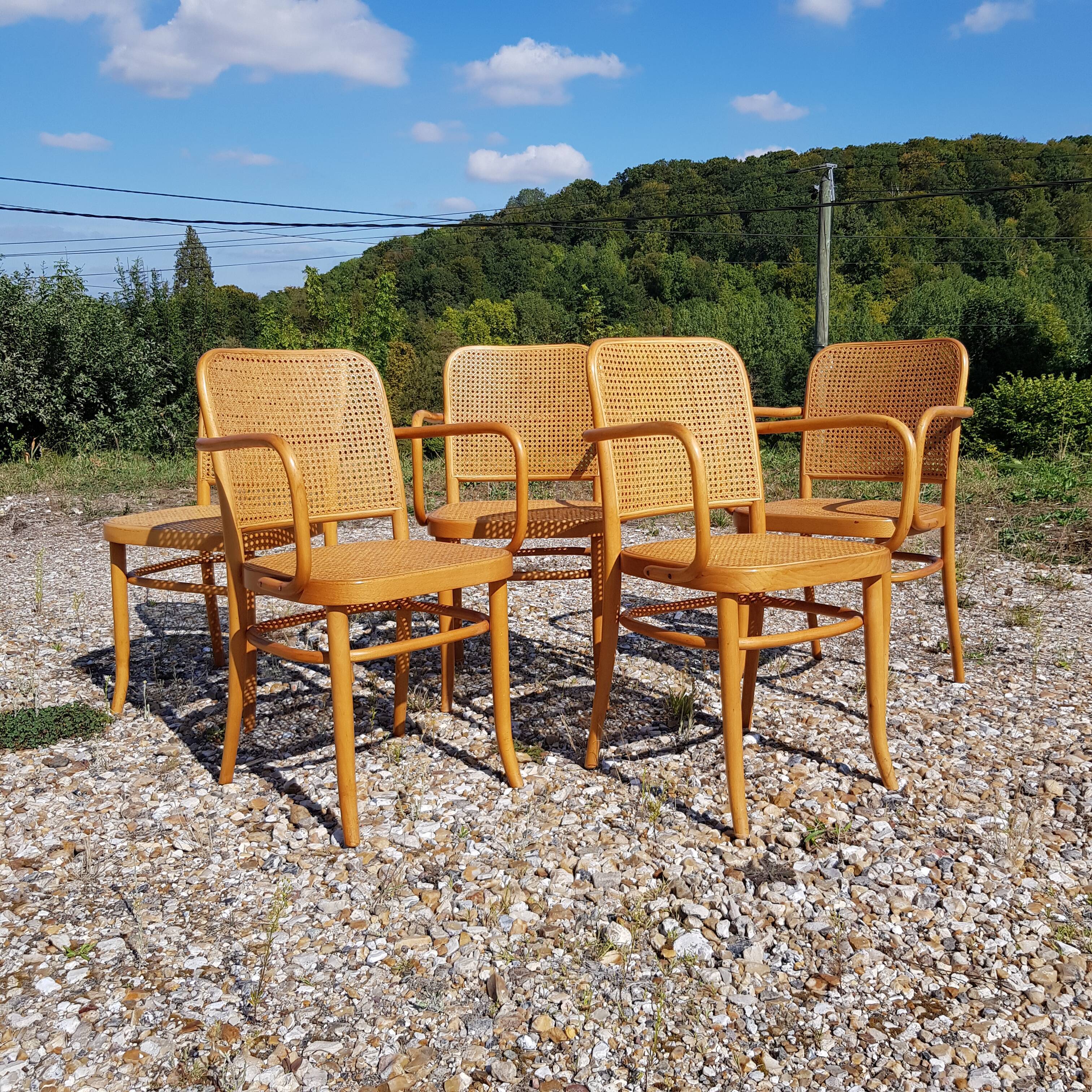 Ensemble de 4 fauteuils et 1 chaise Thonet 811 Josef Hoffmann