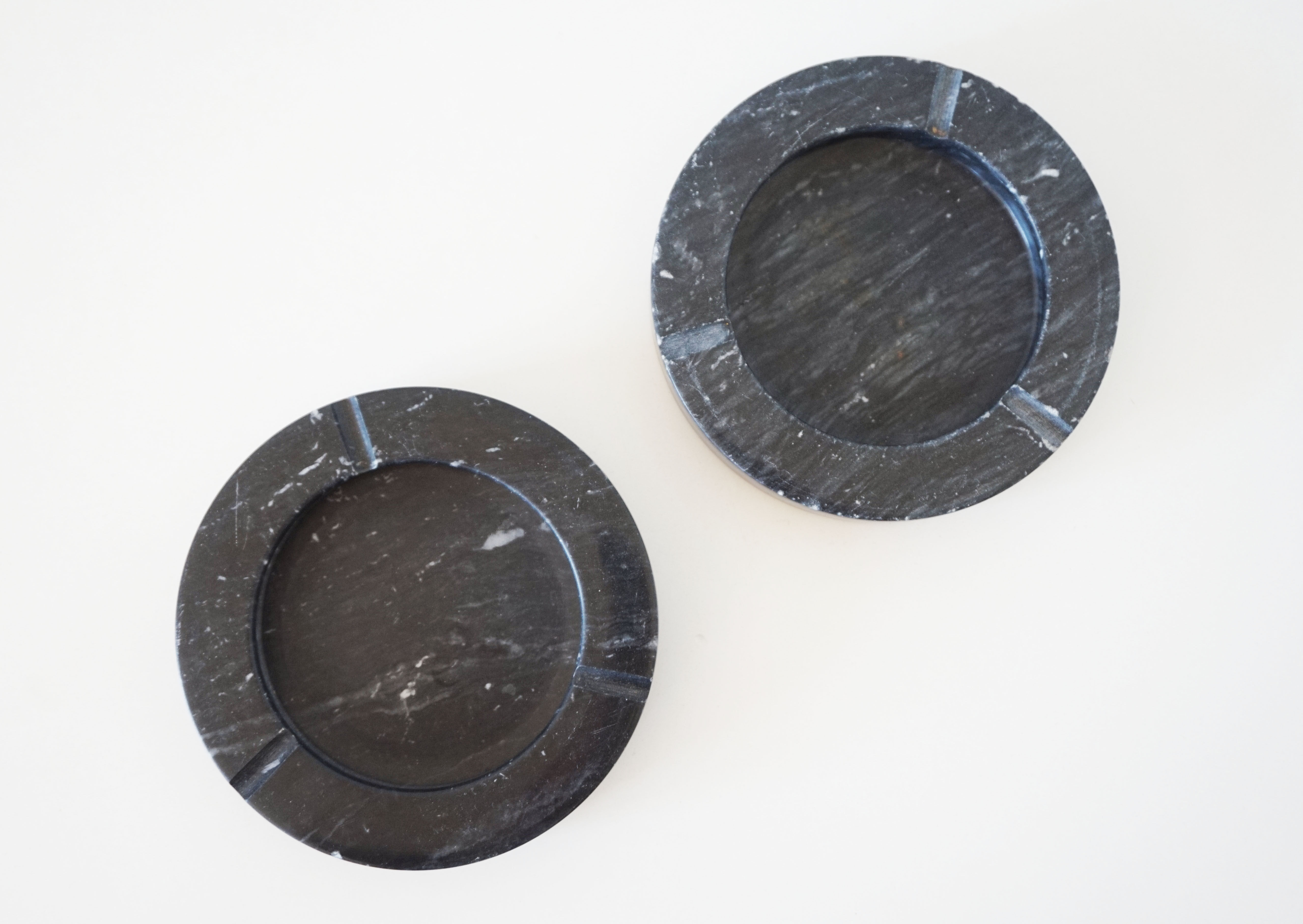 Pair of vintage ashtrays in black marble 1970