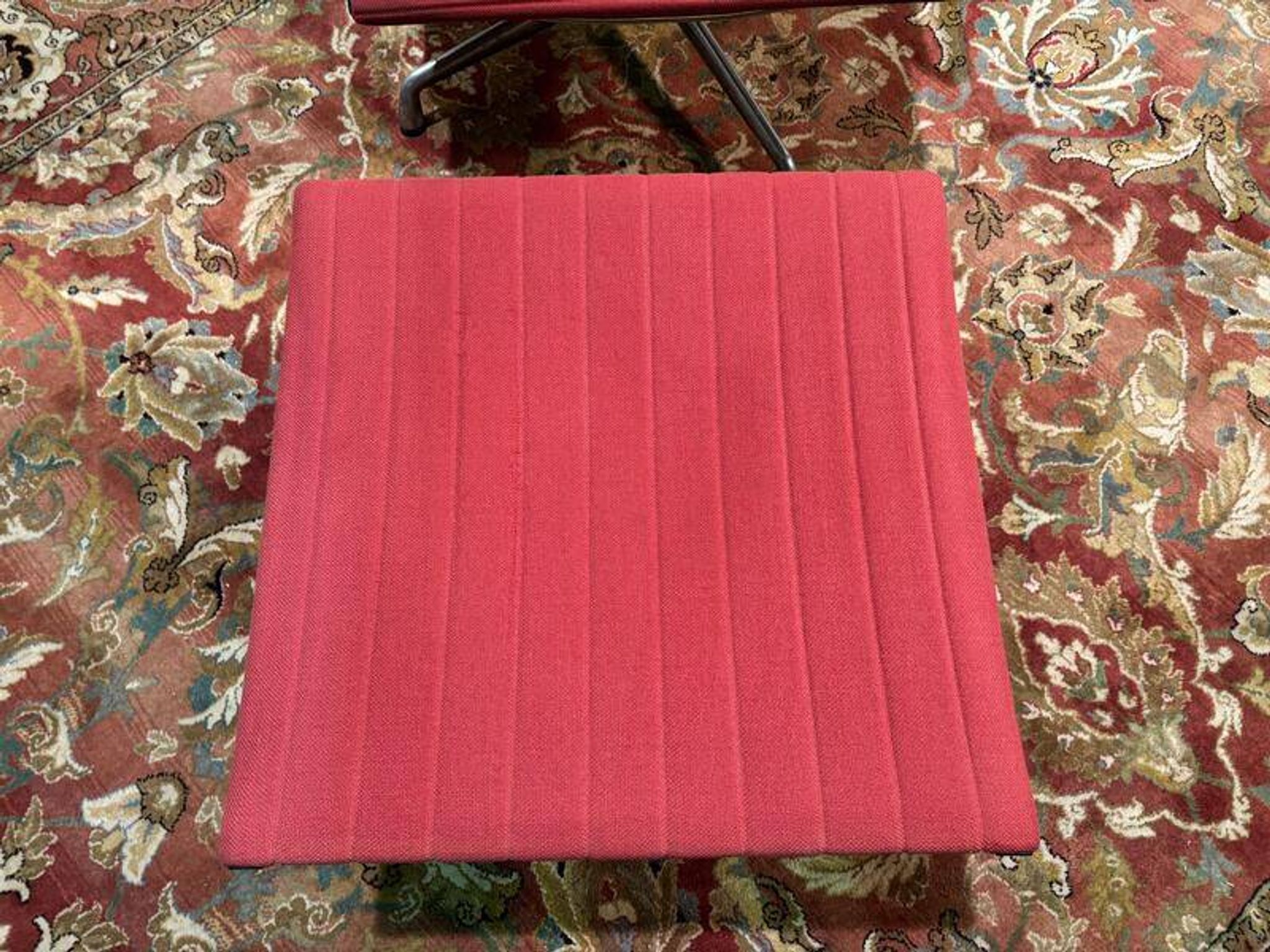 Fauteuil et ottoman Bauhaus de Charles Eames en aluminium