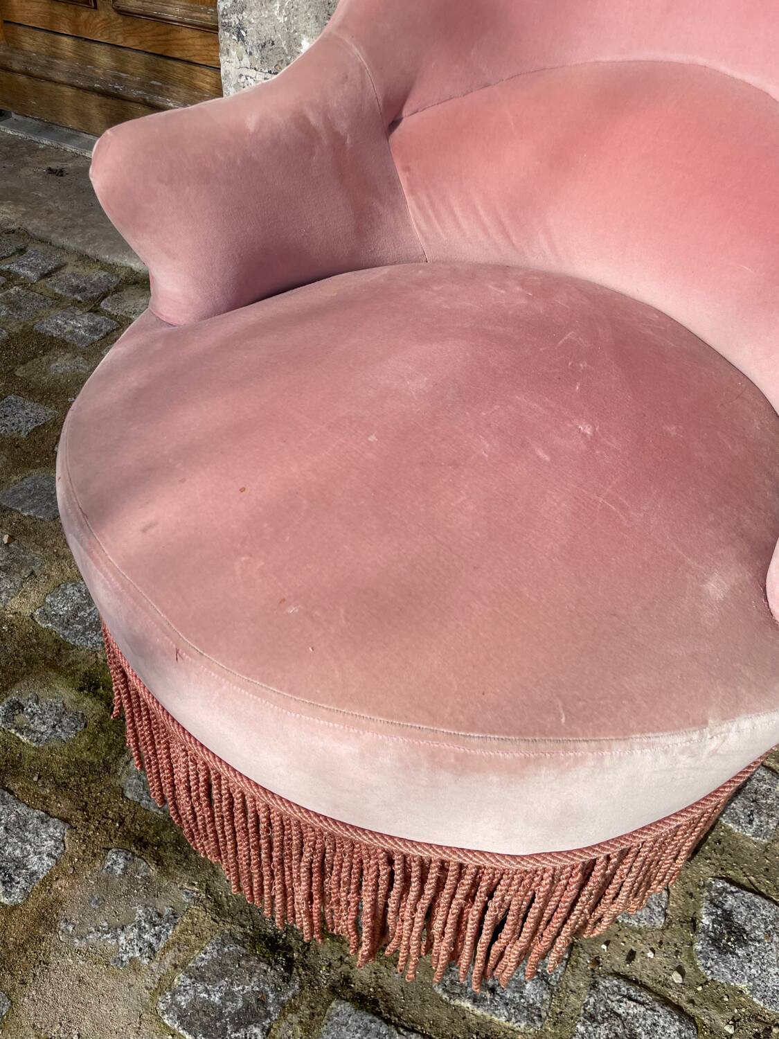 Toad style armchair in pink velvet