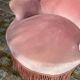 Fauteuil style crapaud en velours rose