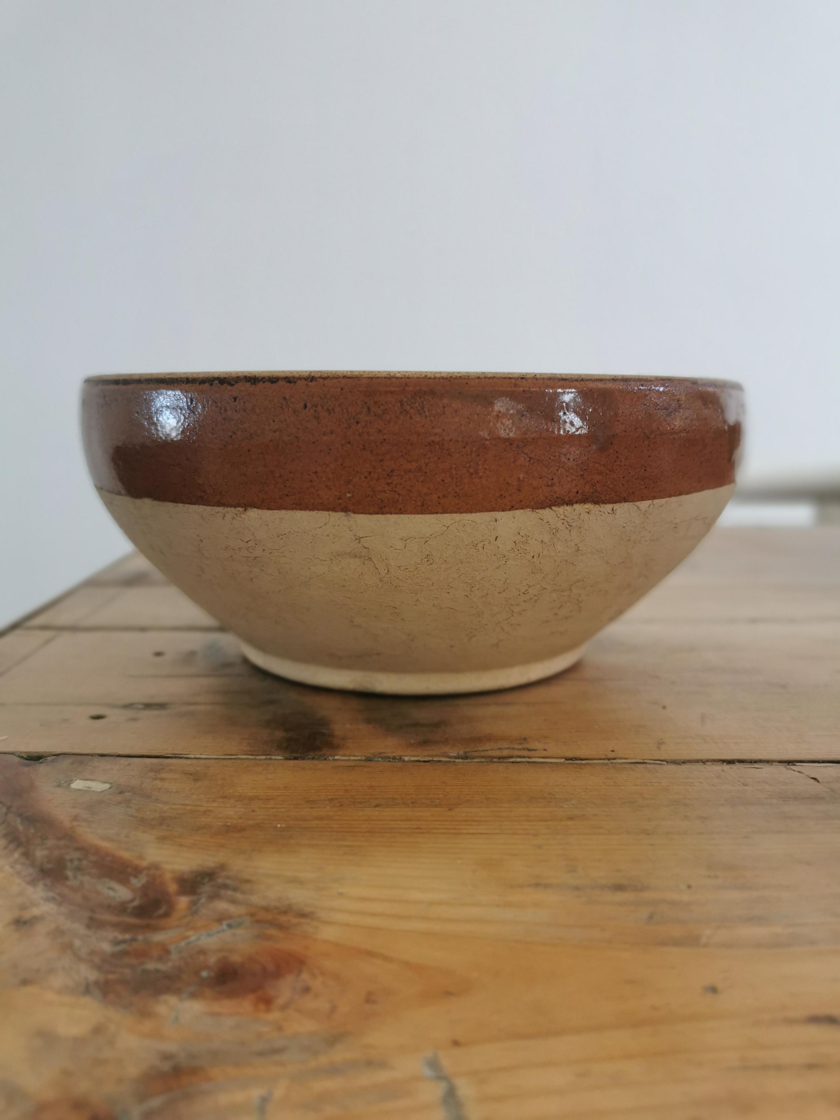 Enameled stoneware salad bowl