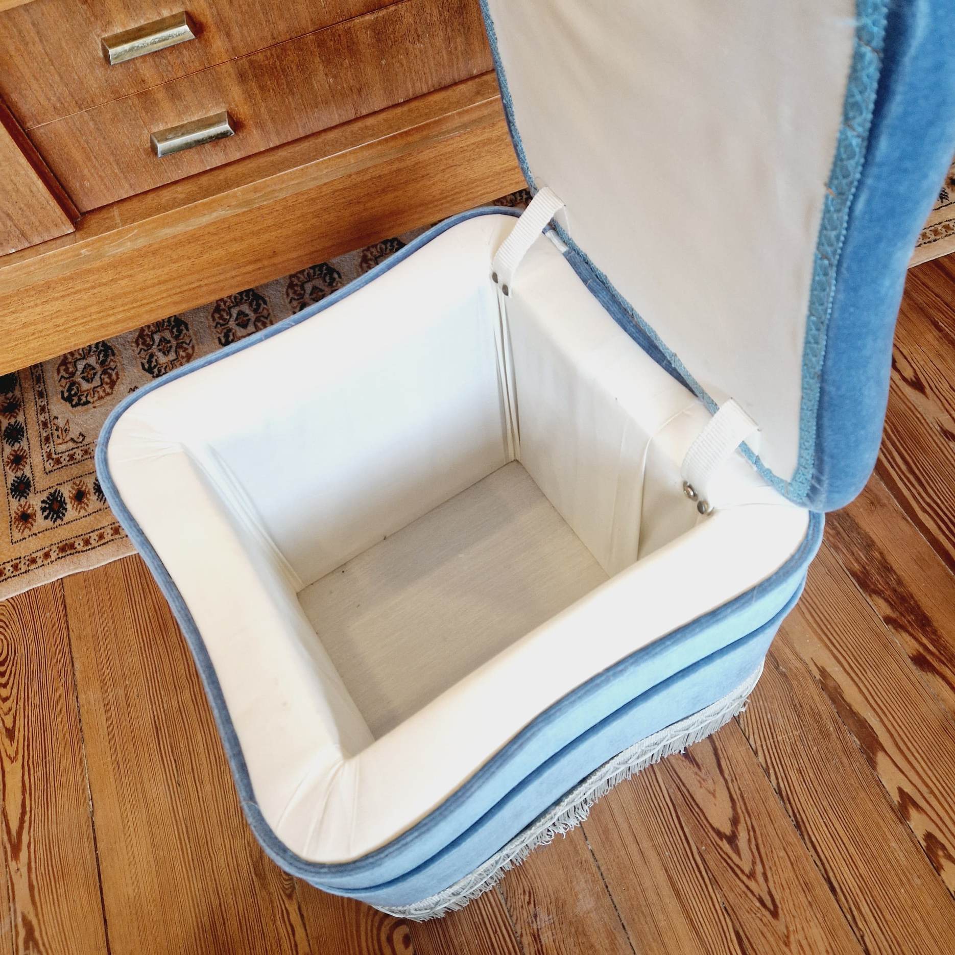 Blue chest pouf
