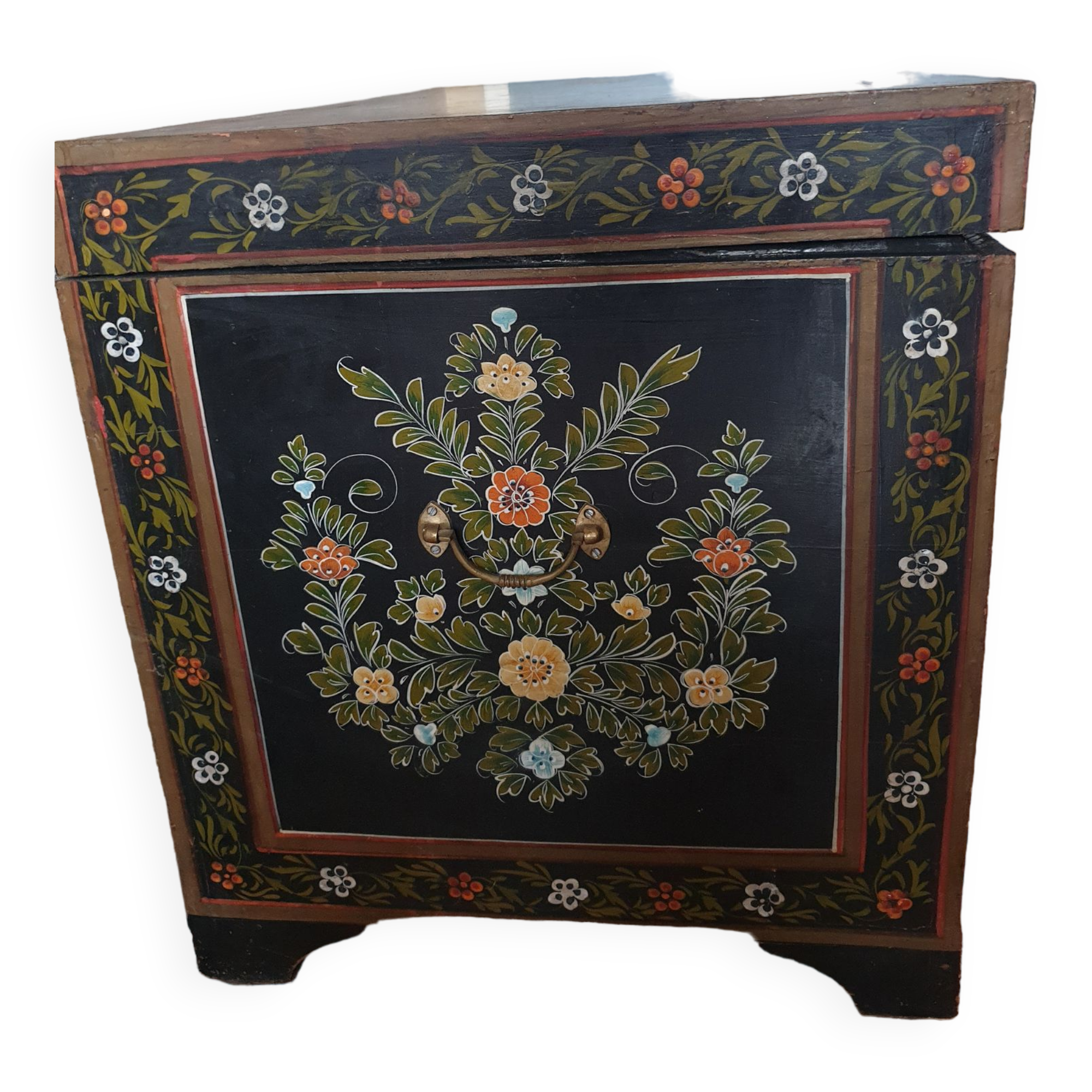 Old trunk chest lacquered Indian lacquered wood