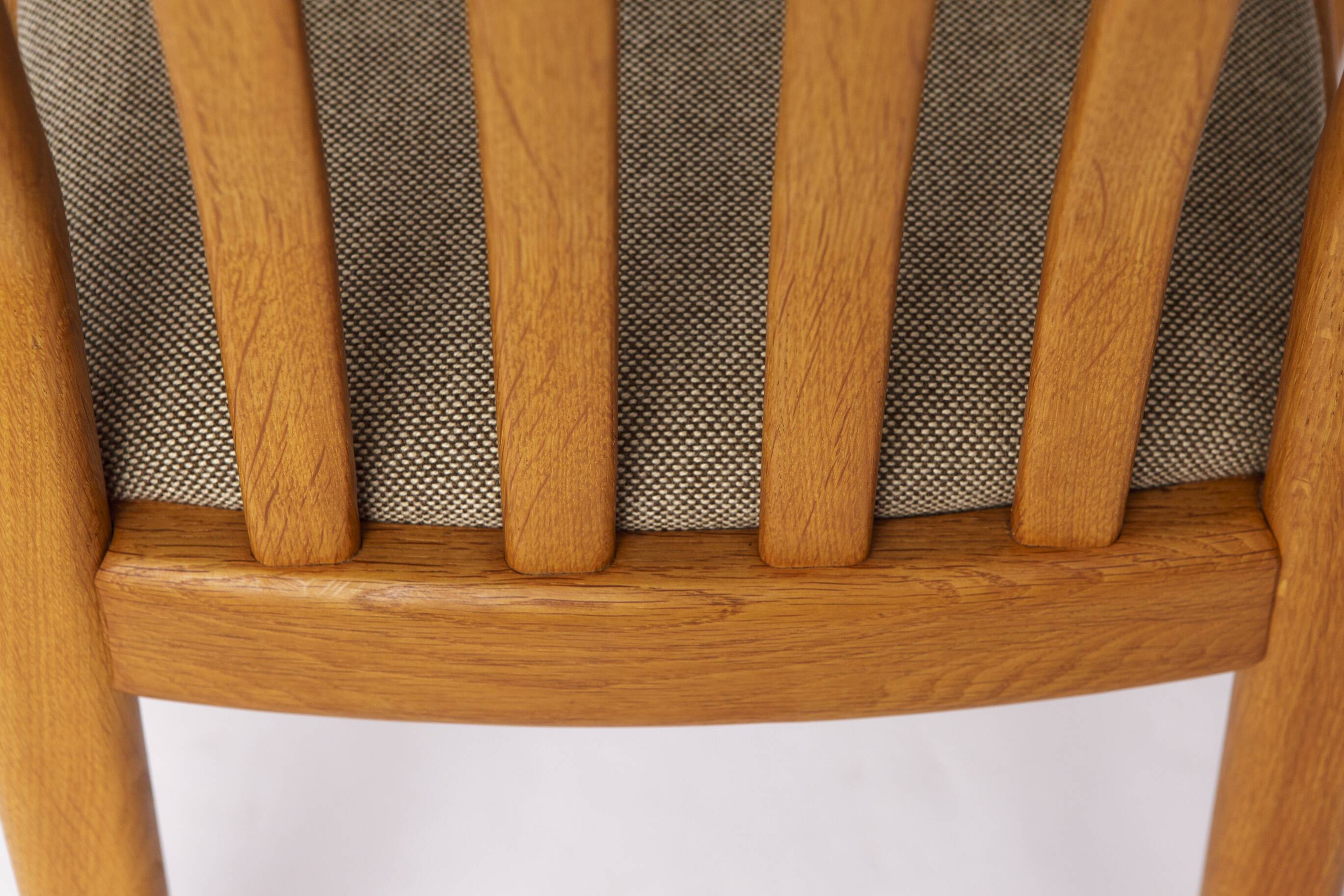 4 Vintage Dyrlund Armchairs in Oak, 1970s | Danish Mid-Century Modern