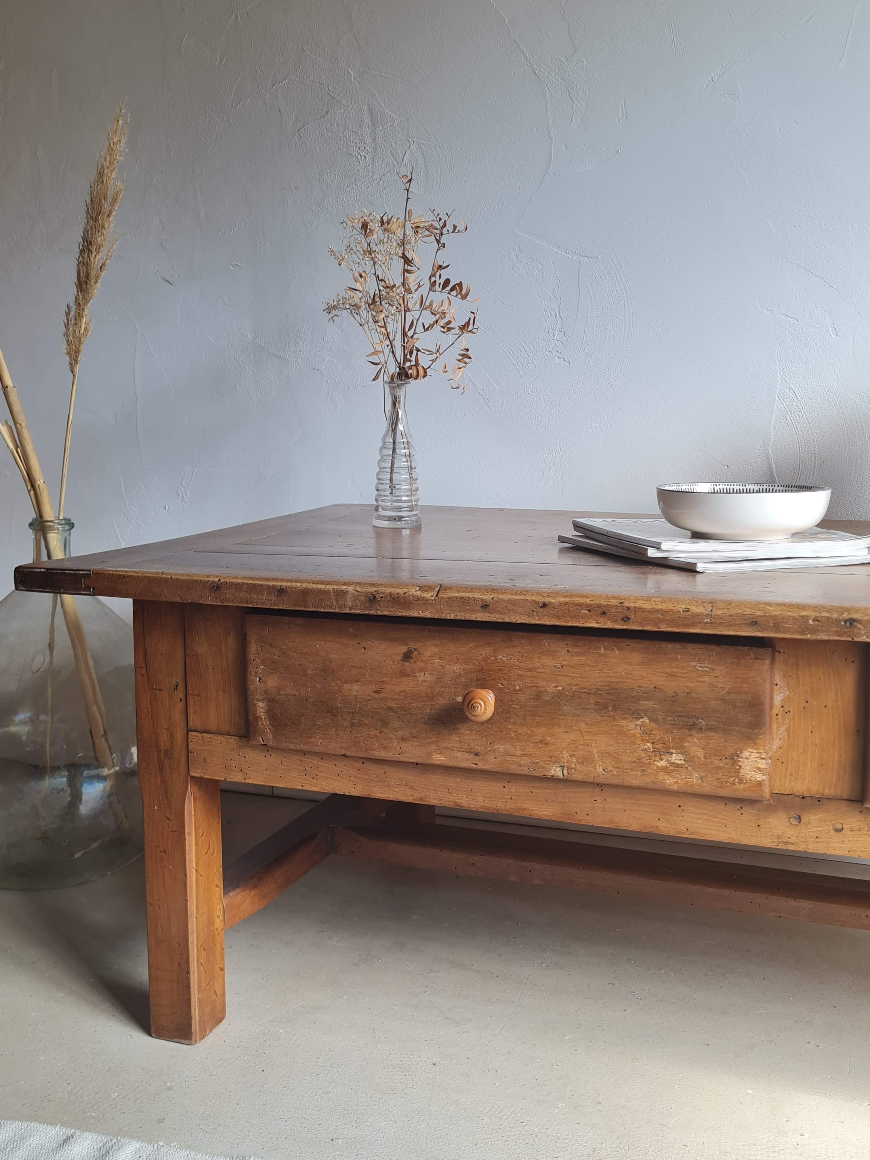 Vintage firm-minded coffee table
