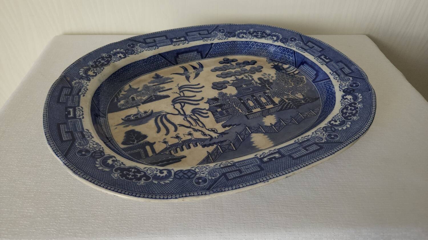 Oval dish, Chinese decoration, French porcelain, 19th century.