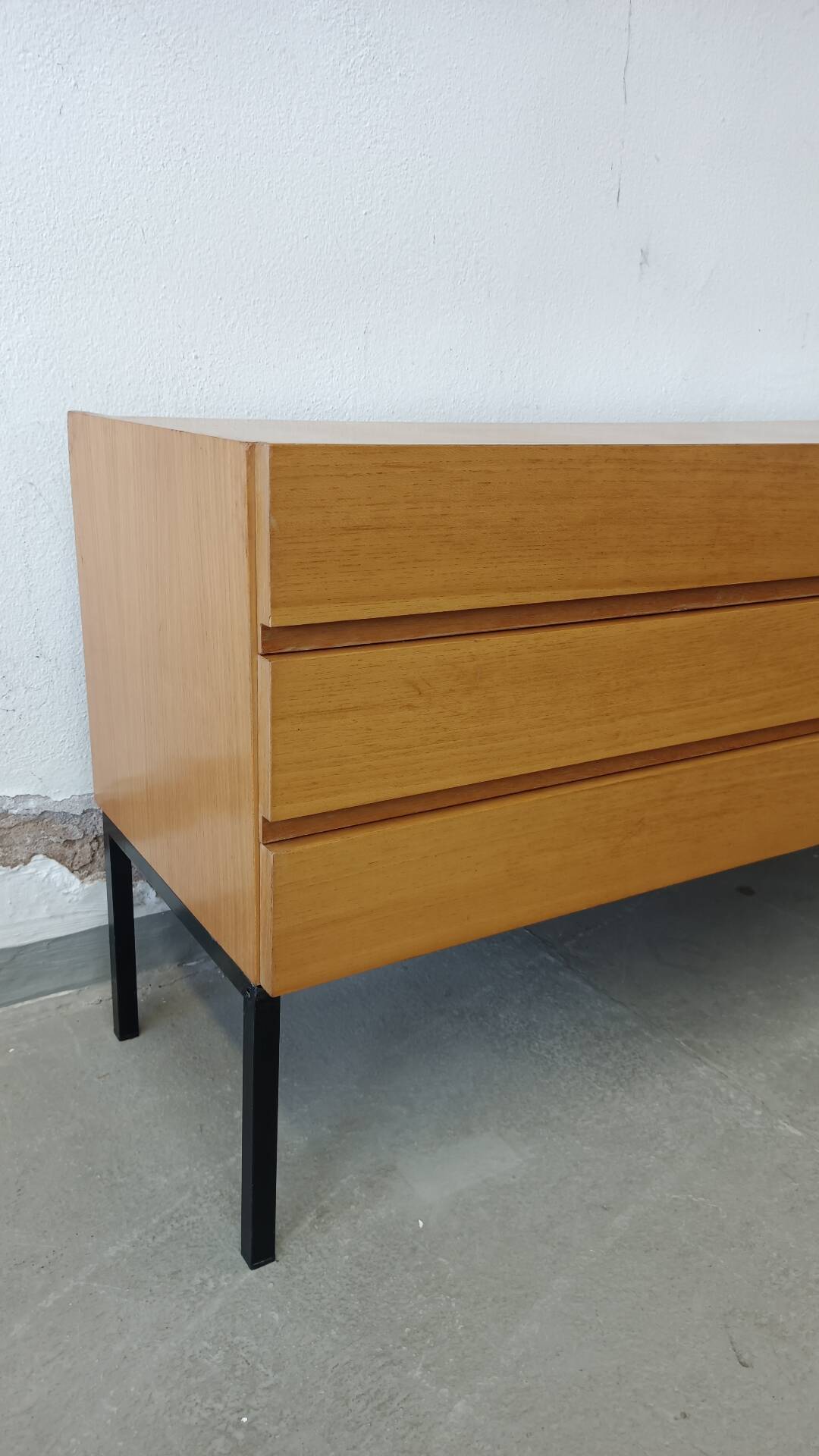 Modernist buffet