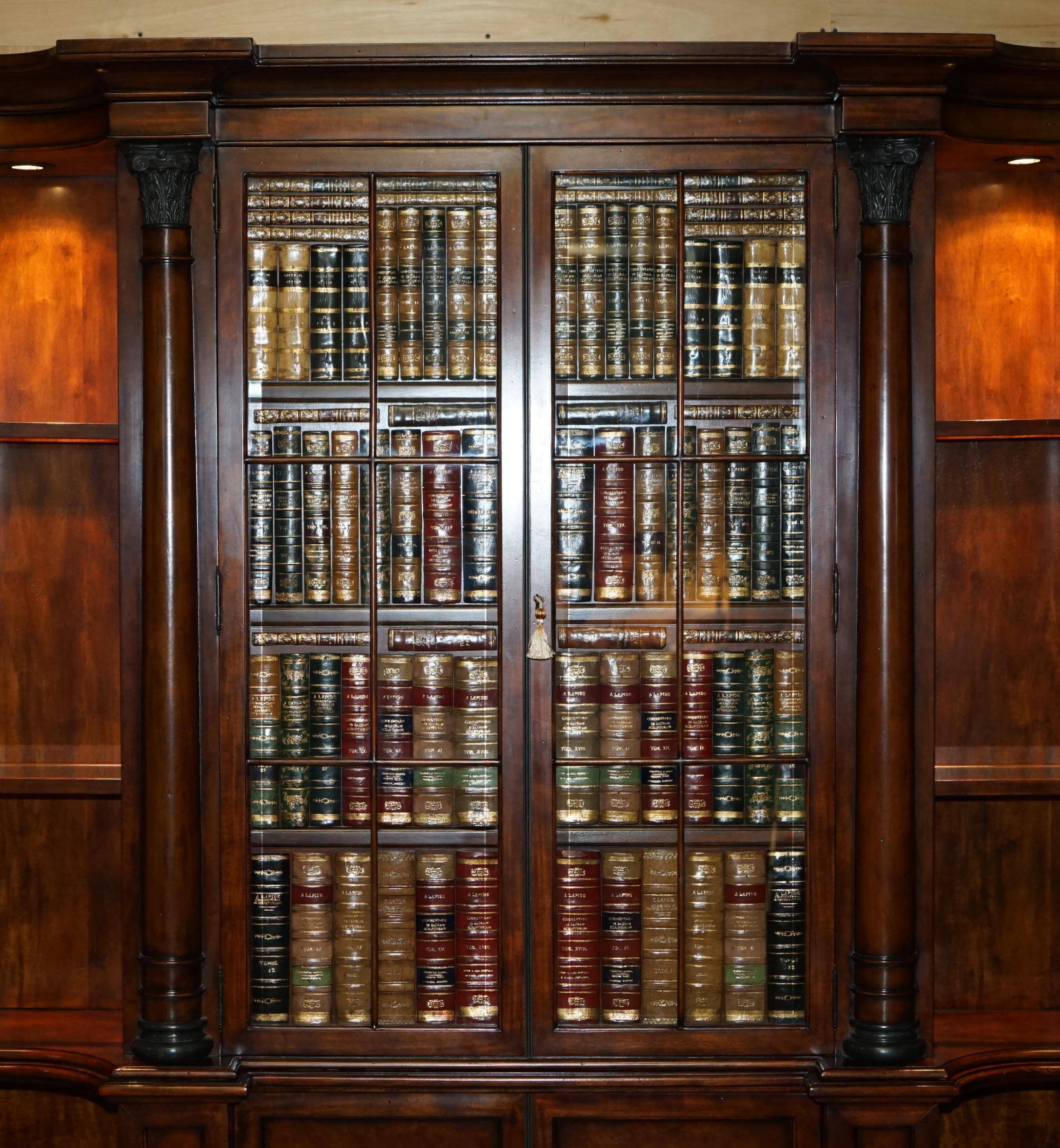 Bibliothèque Theodore Alexander en faux livres en laurier burl