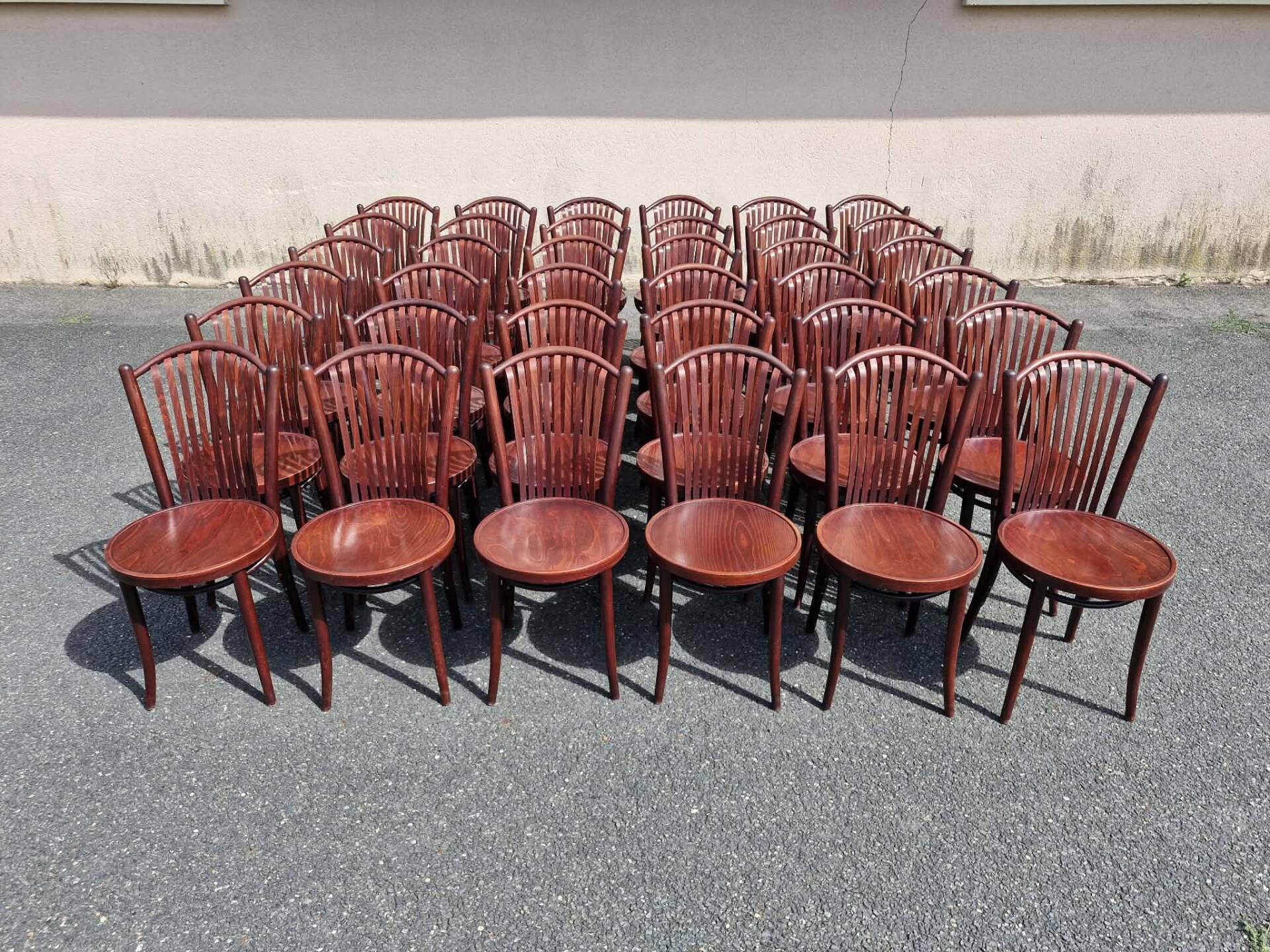 Lot de 36 chaises de bistrot