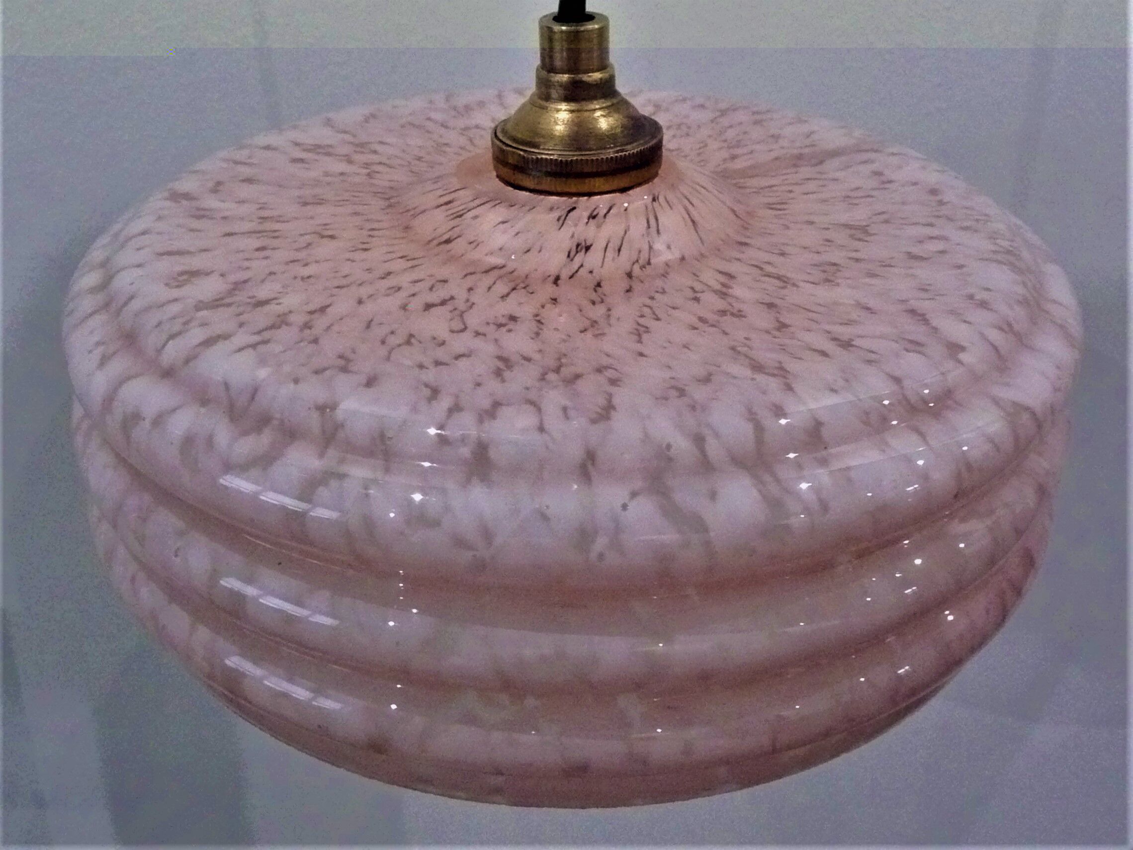 Clichy glass suspension