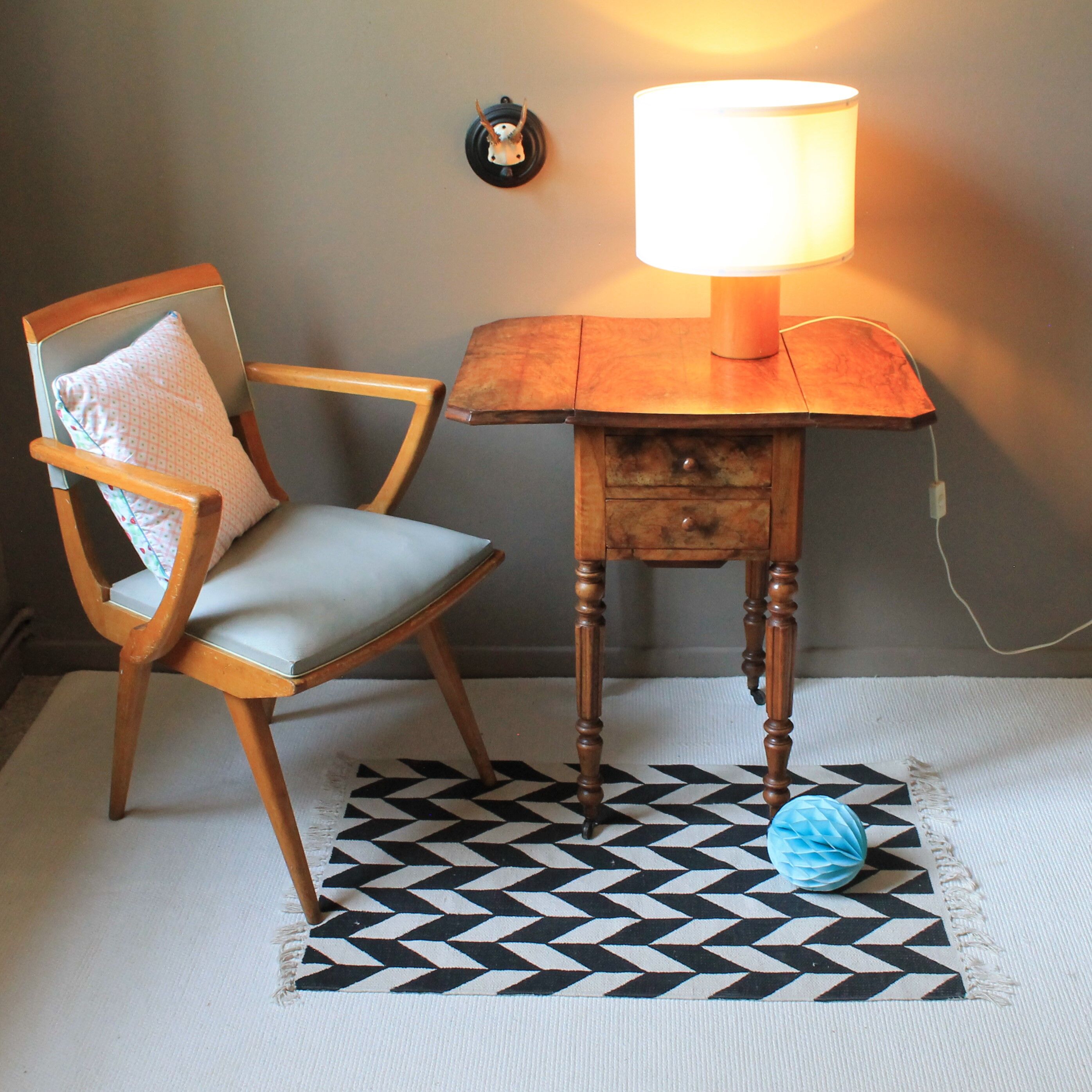 XiXe mahogany flap table