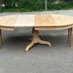 Table à manger ronde extensible rénovée pied central tripode bois 115-205cm