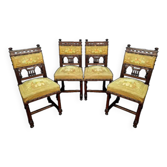 Série de 4 chaises Renaissance Gothique en noyer vers 1850