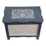 Storage box