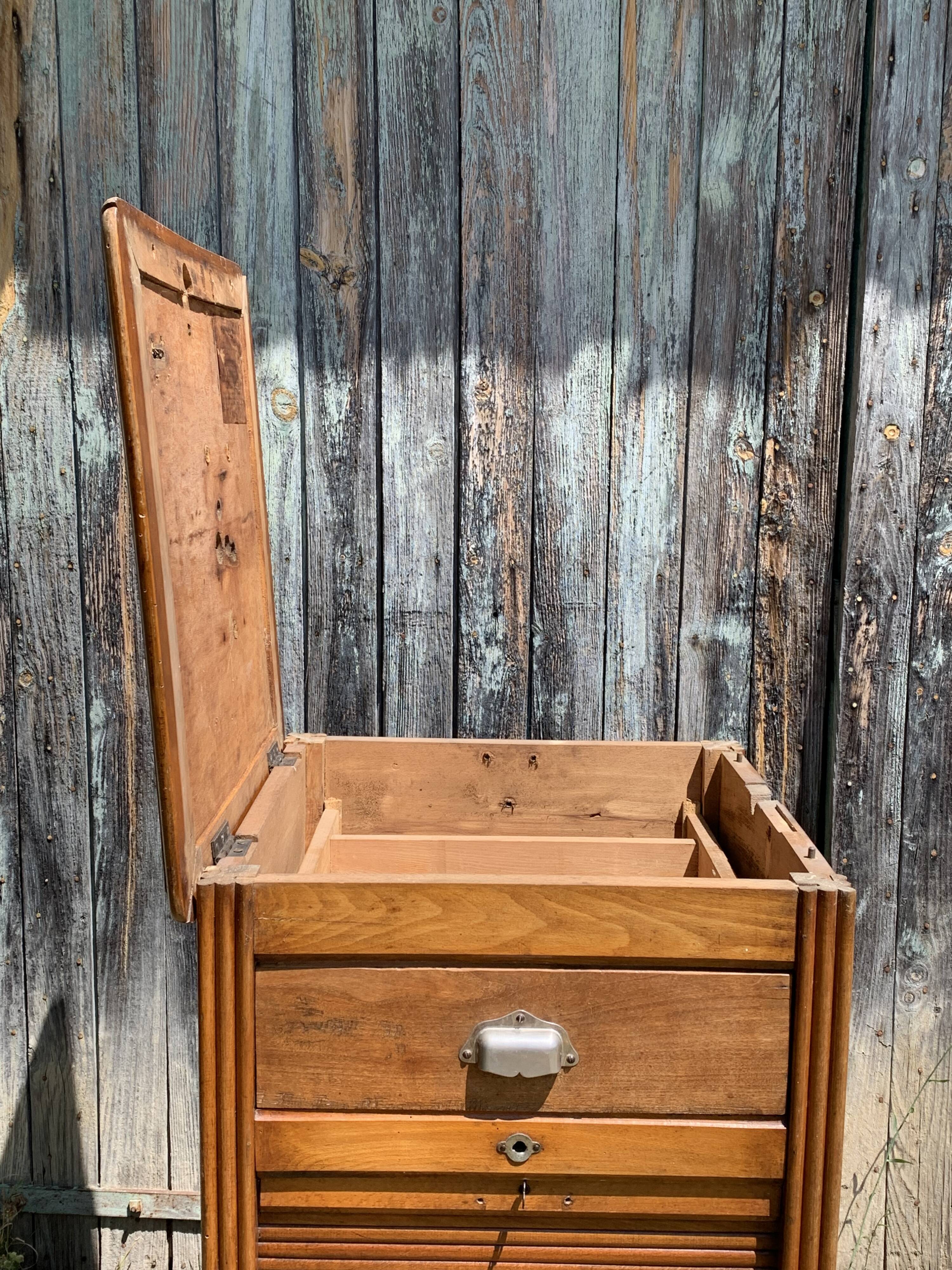 Meuble coulissant à phonographe