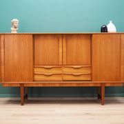 Buffet haut en teck, design danois, années 1960, production : Danemark