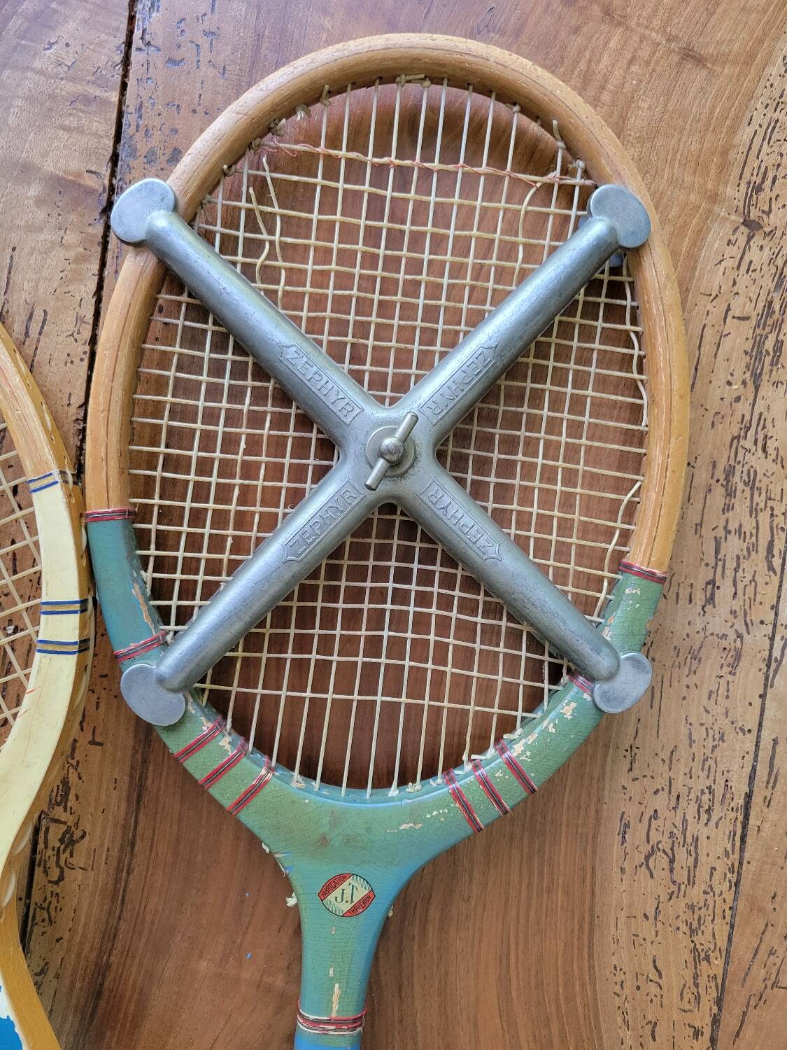 Paire d anciennes raquettes de tennis vers 1930