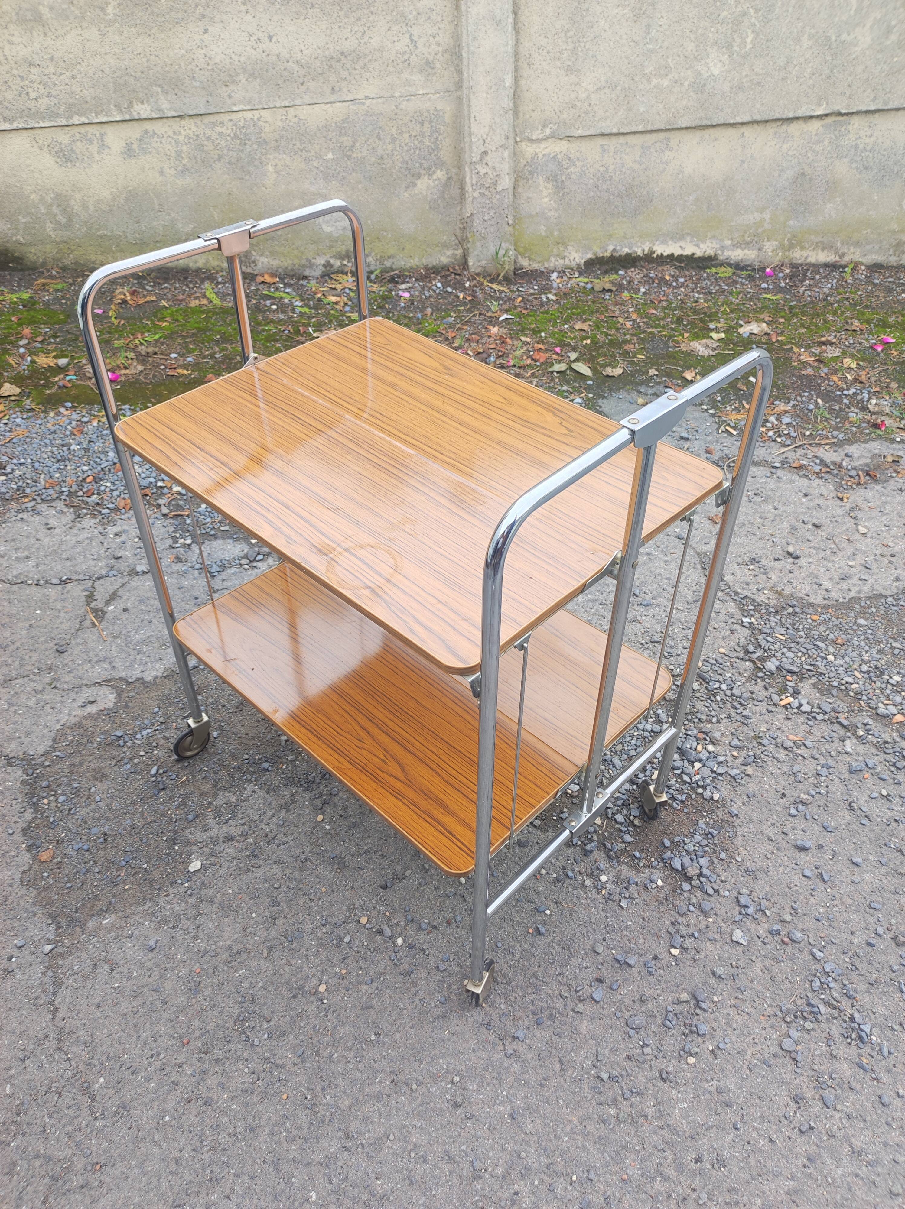 Table desserte à roulettes pliable décor faux bois vintage