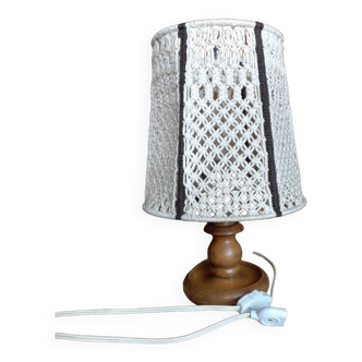 Candlestick style table lamp