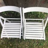 Paire de chaise pliante en bois blanc vintage