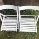Paire de chaise pliante en bois blanc vintage