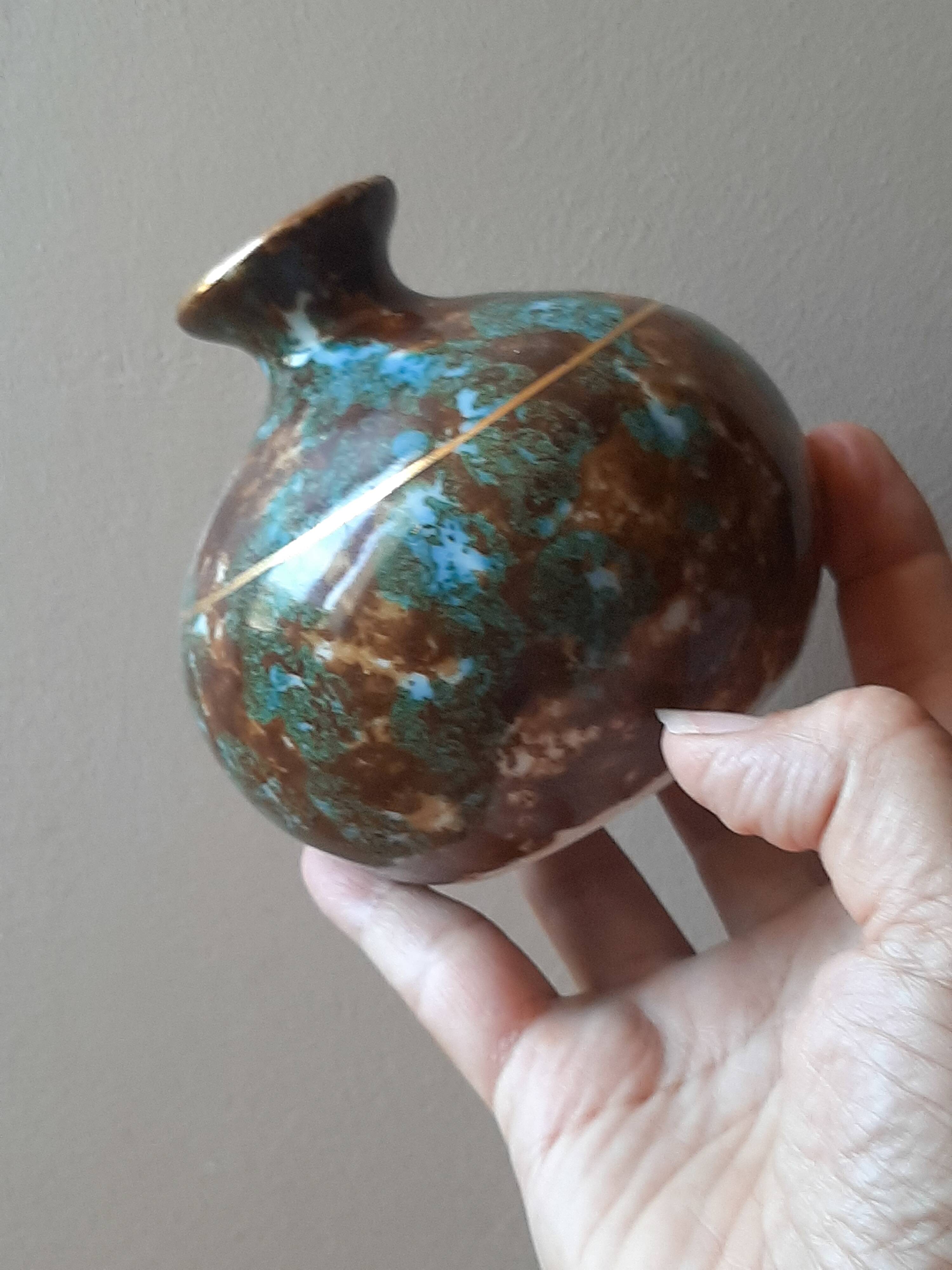 Single-flower vase in glazed Limoges porcelain
