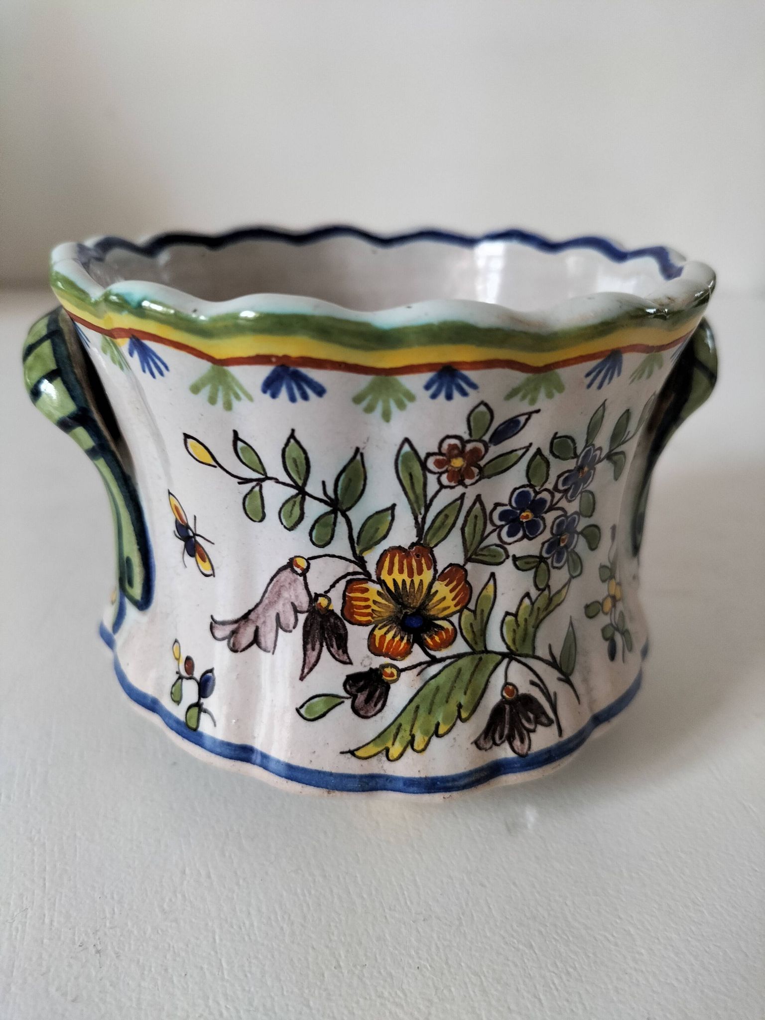 Petit cache-pot en faïence polychrome – Fourmaintraux-Courquin Desvres
