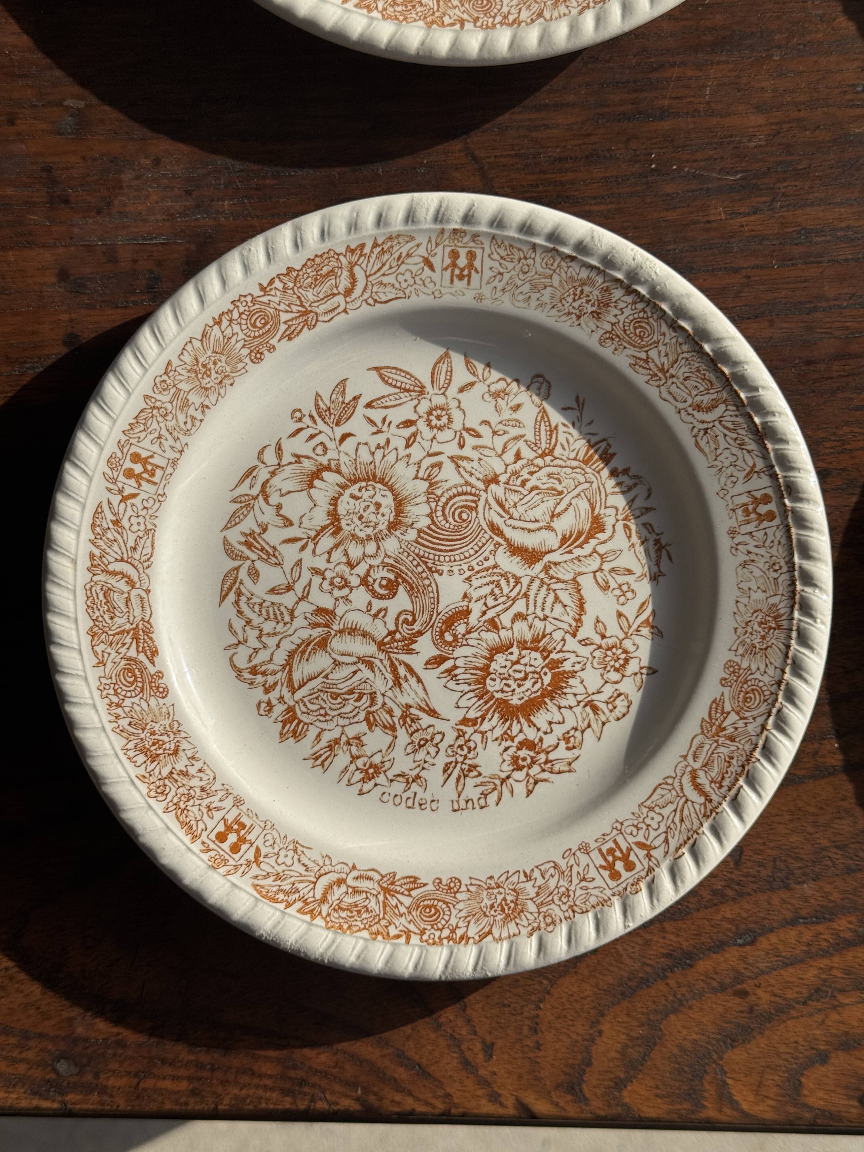 Set of 4 small dessert plates with a vintage stylised flower pattern.