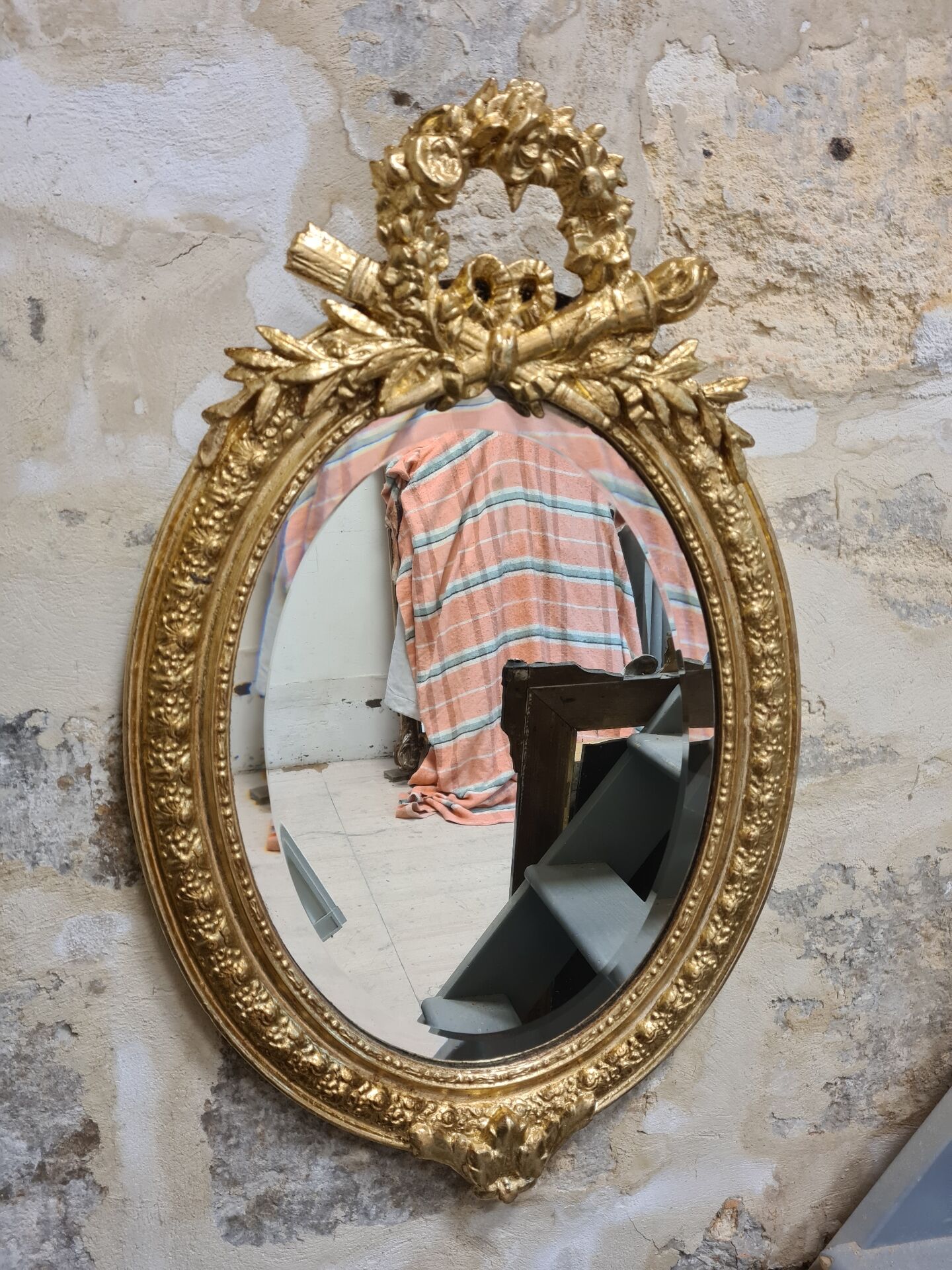 Miroir ovale doré, XIXe siècle