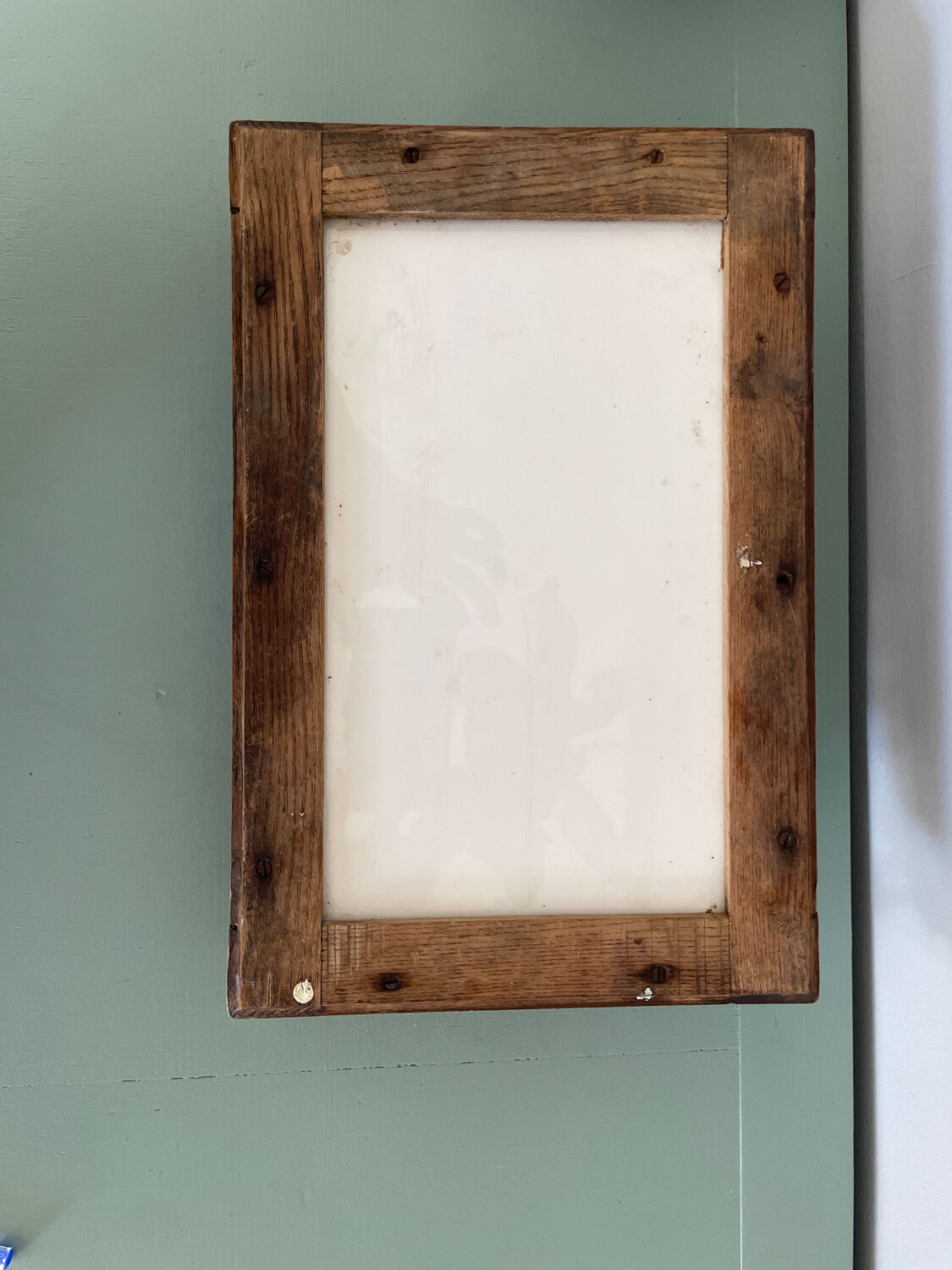 Service platter with a swan design.