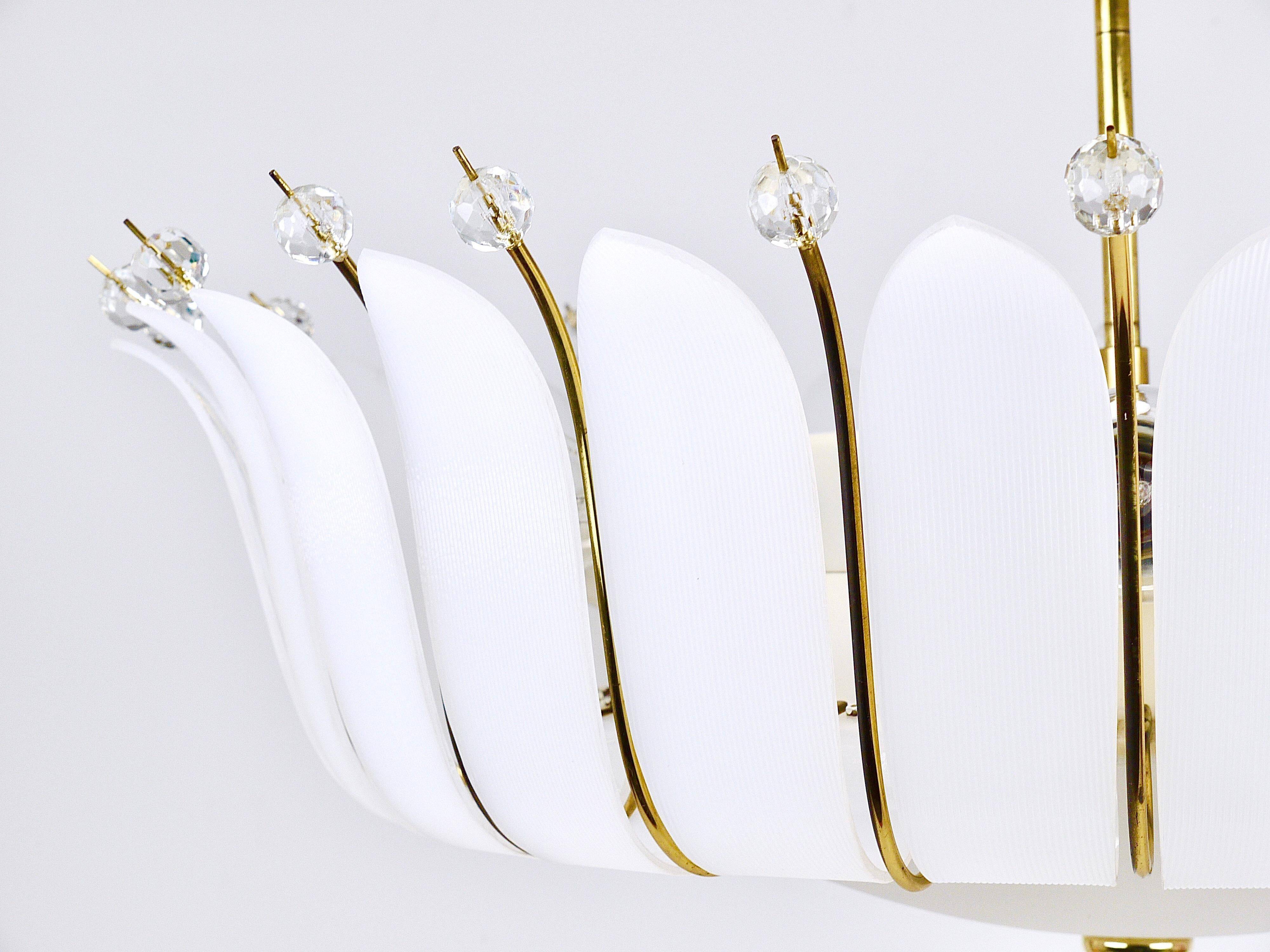 Grand chandelier Rupert Nikoll 27" mid-century brass with leaves, Austria, 1950.