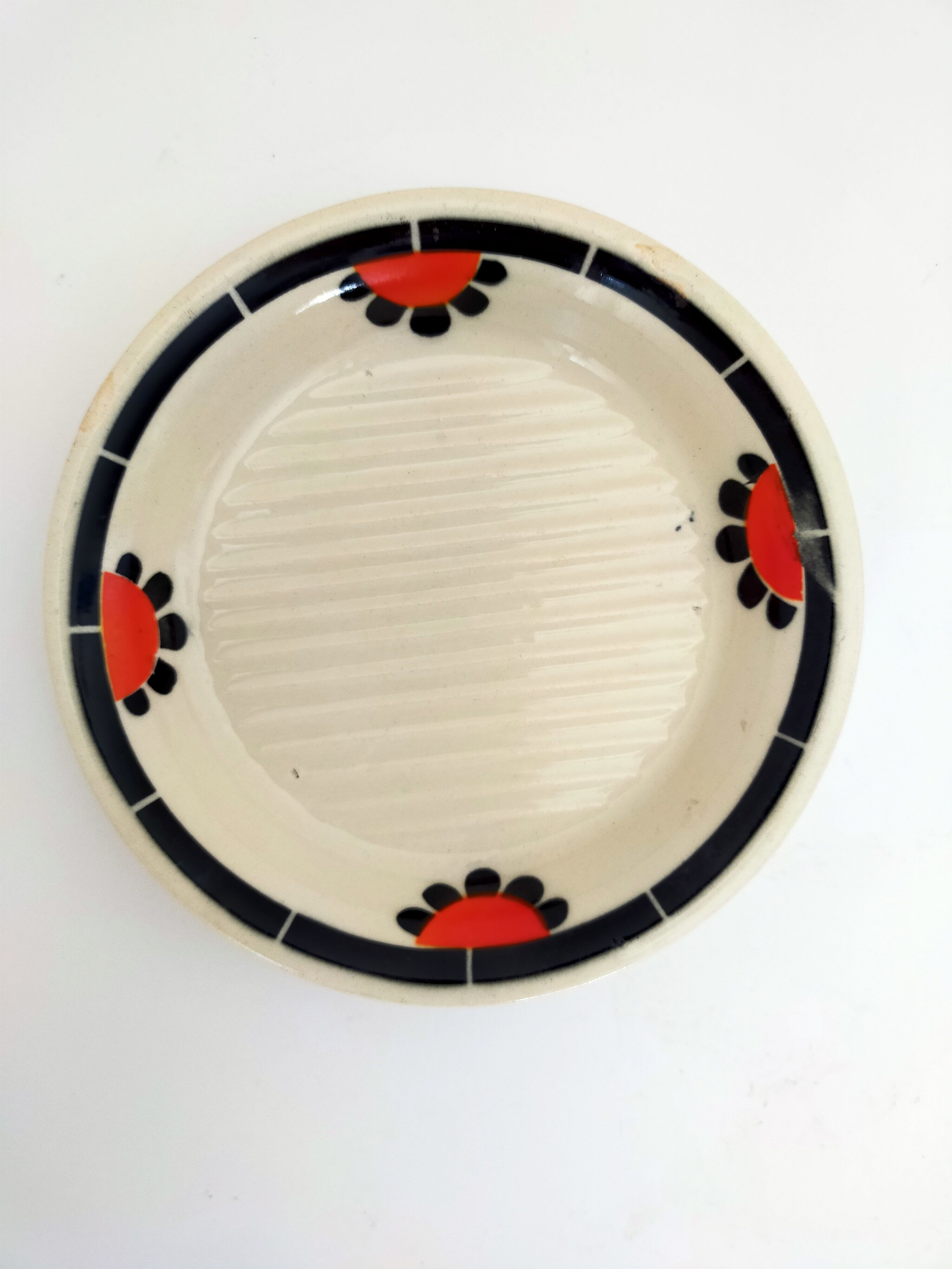old vintage soap holder Art Deco earthenware wolf mill toledo color white, red and black