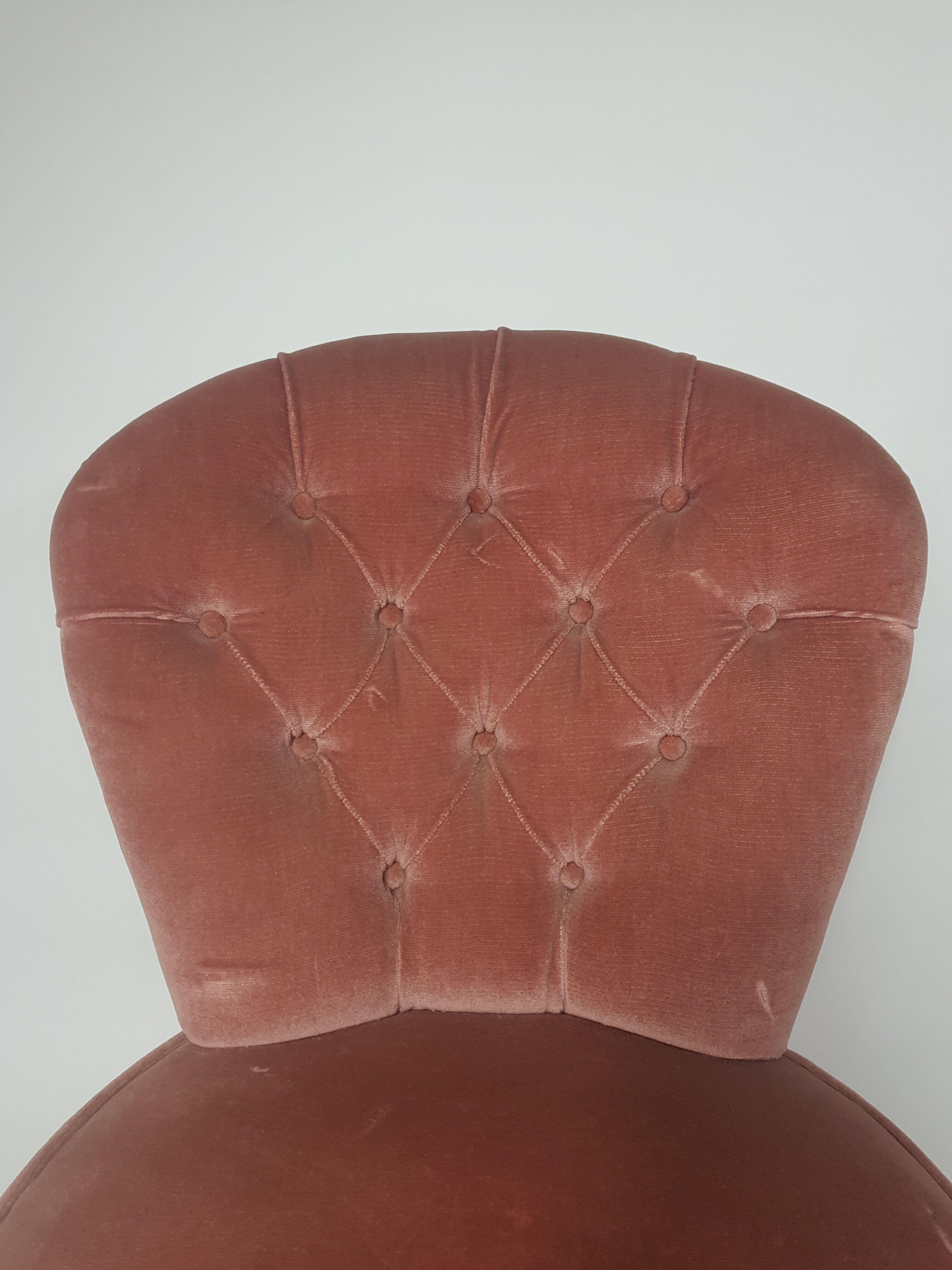 Rose toad chair