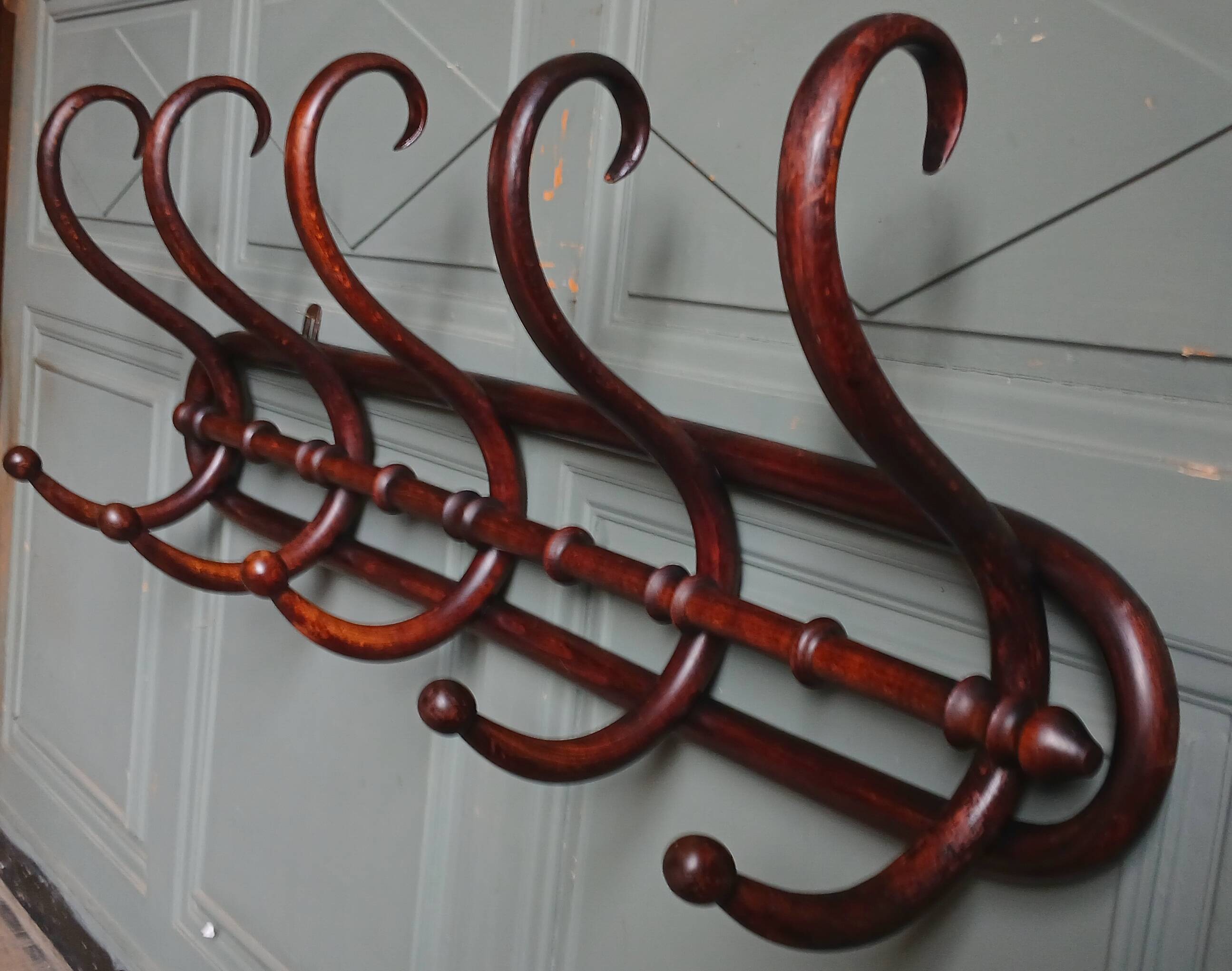 Coat rack / hat stand J&J Kohn no. 1202/5 in bent wood. Vienna 1911